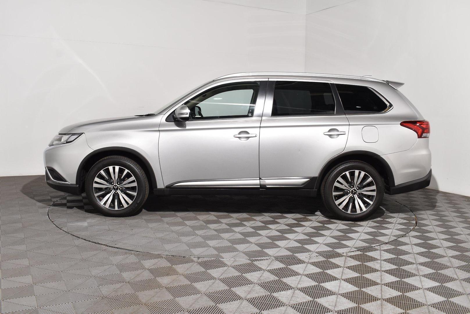2019 Mitsubishi Outlander LS — photo 10