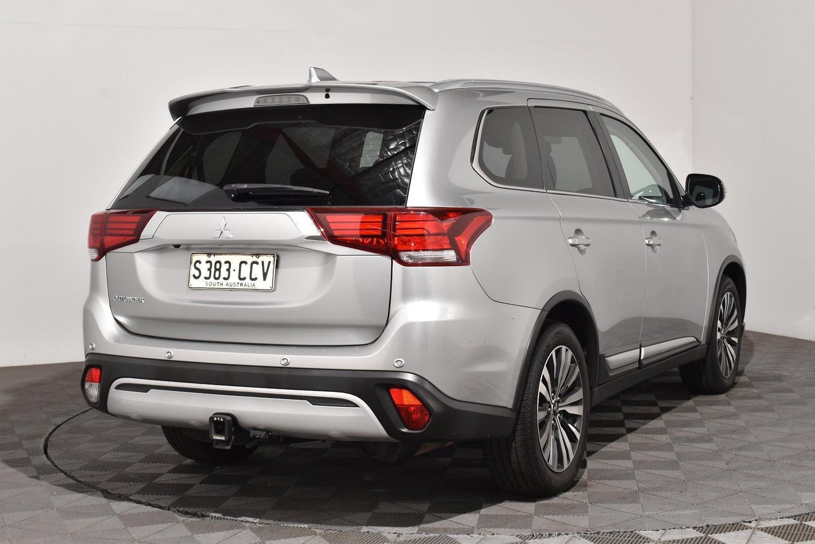 2019 Mitsubishi Outlander LS — photo 13