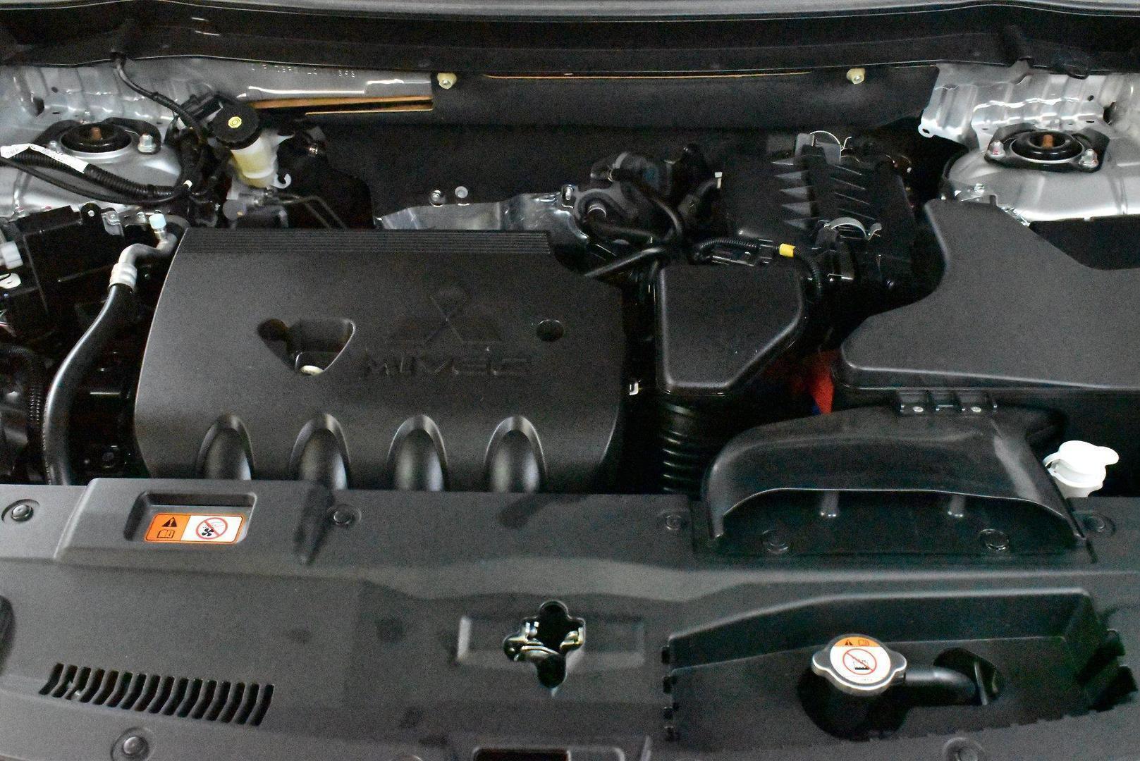 2019 Mitsubishi Outlander LS — photo 16