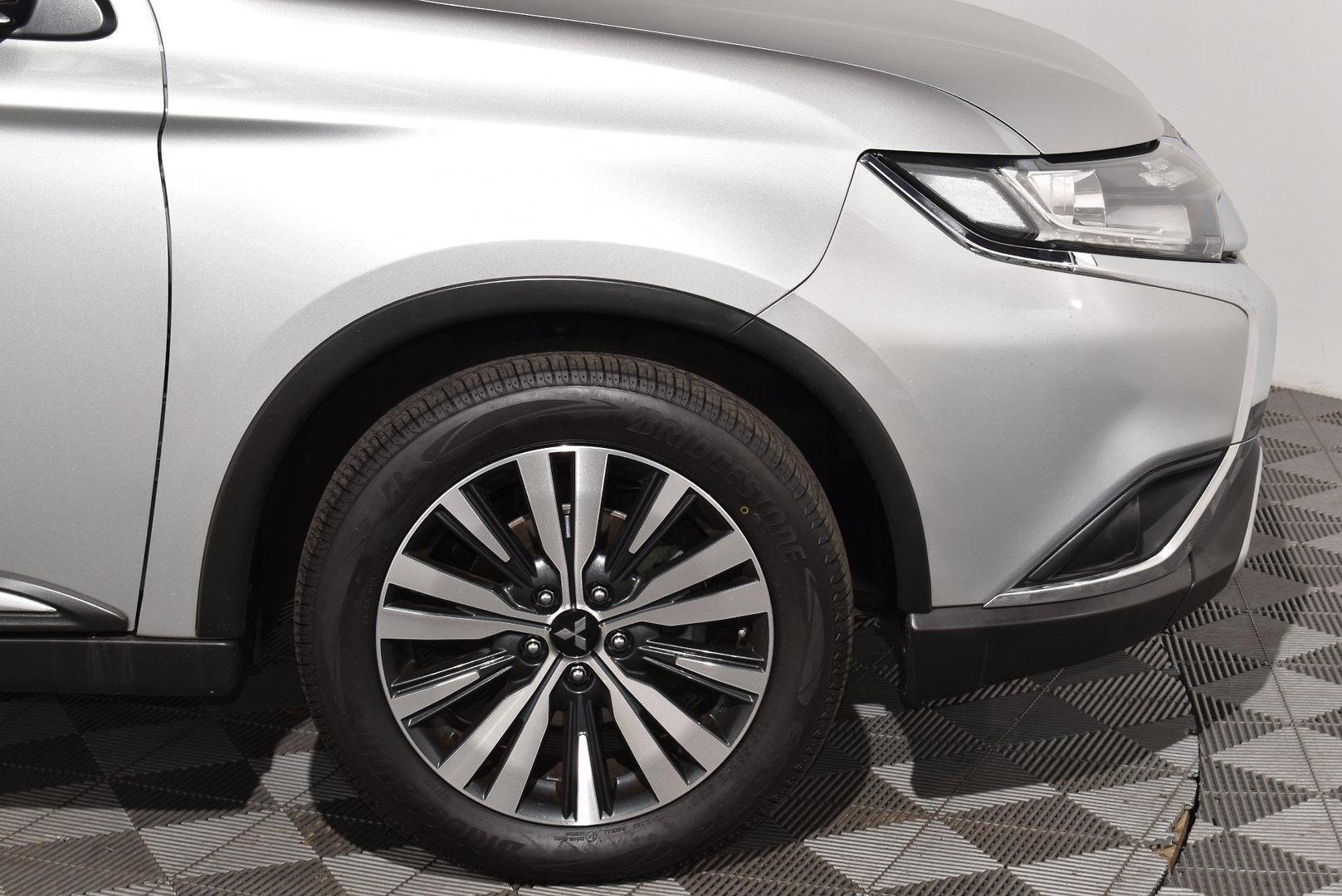 2019 Mitsubishi Outlander LS — photo 17