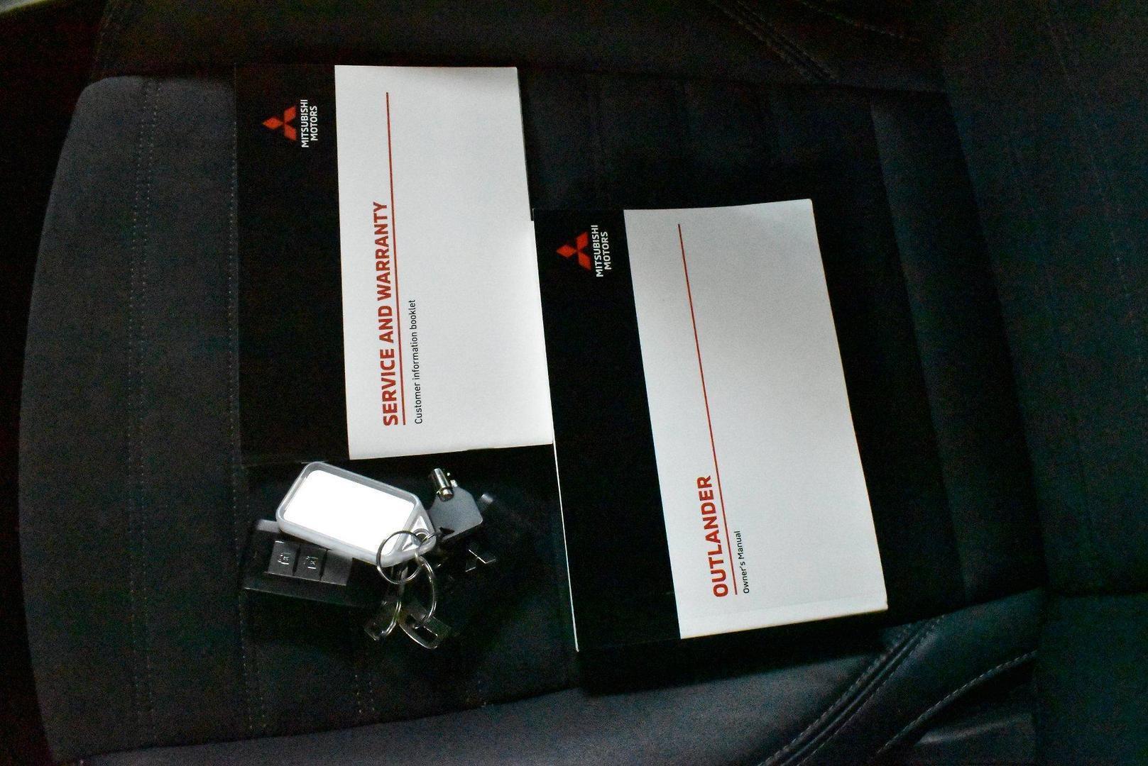 2019 Mitsubishi Outlander LS — photo 24