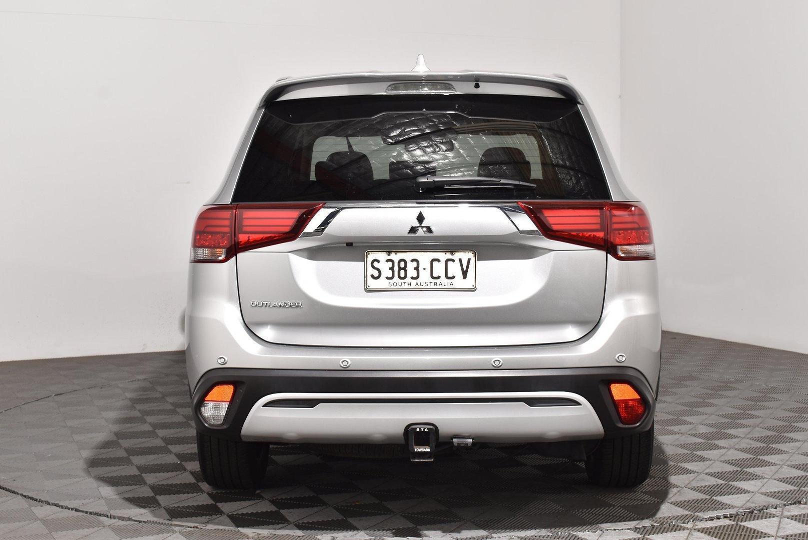 2019 Mitsubishi Outlander LS — photo 4