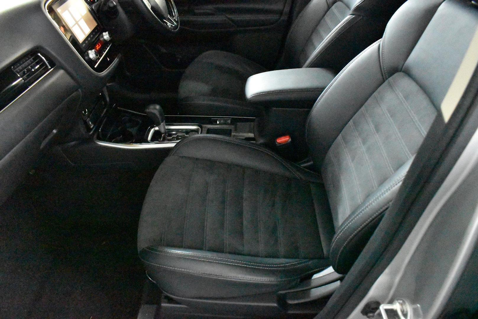 2019 Mitsubishi Outlander LS — photo 7
