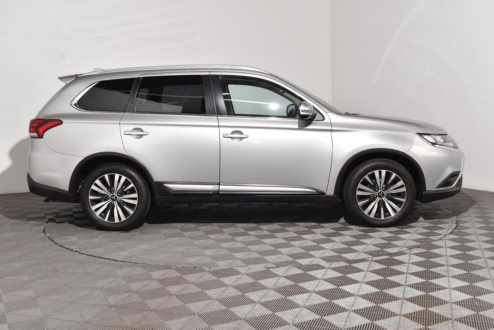 2019 Mitsubishi Outlander LS — photo 9