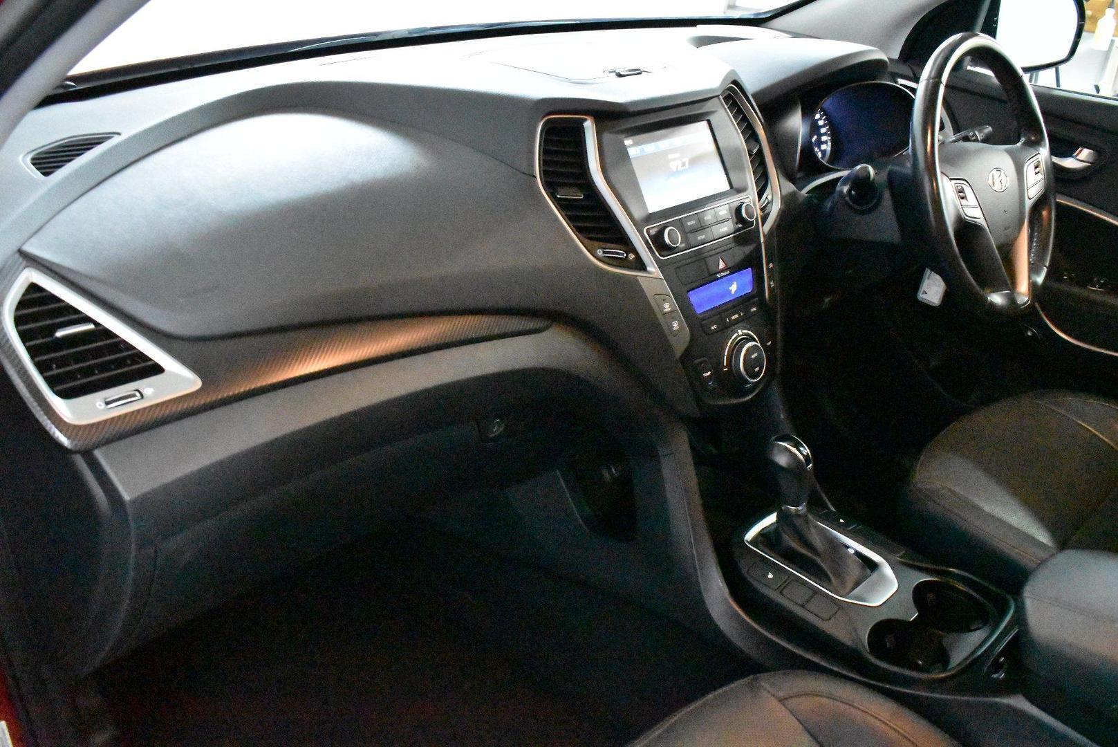 2017 Hyundai Santa Fe Active X — photo 6