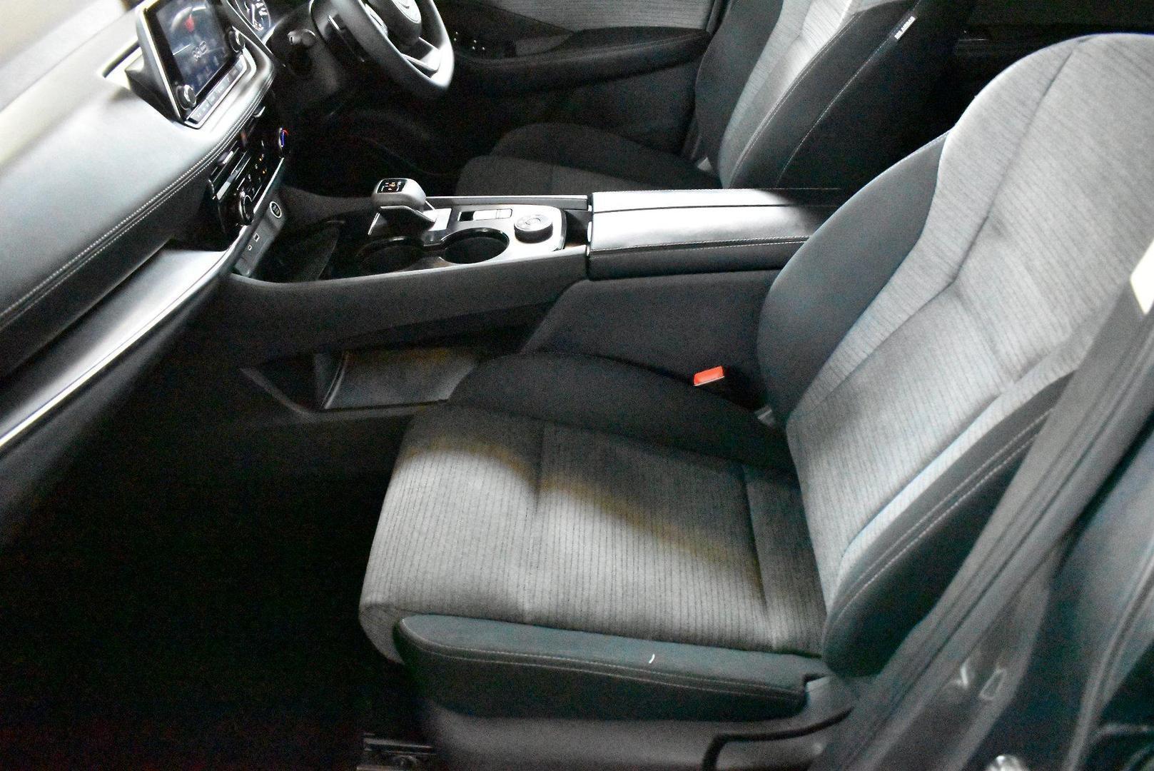 2023 Nissan X-TRAIL ST — photo 8