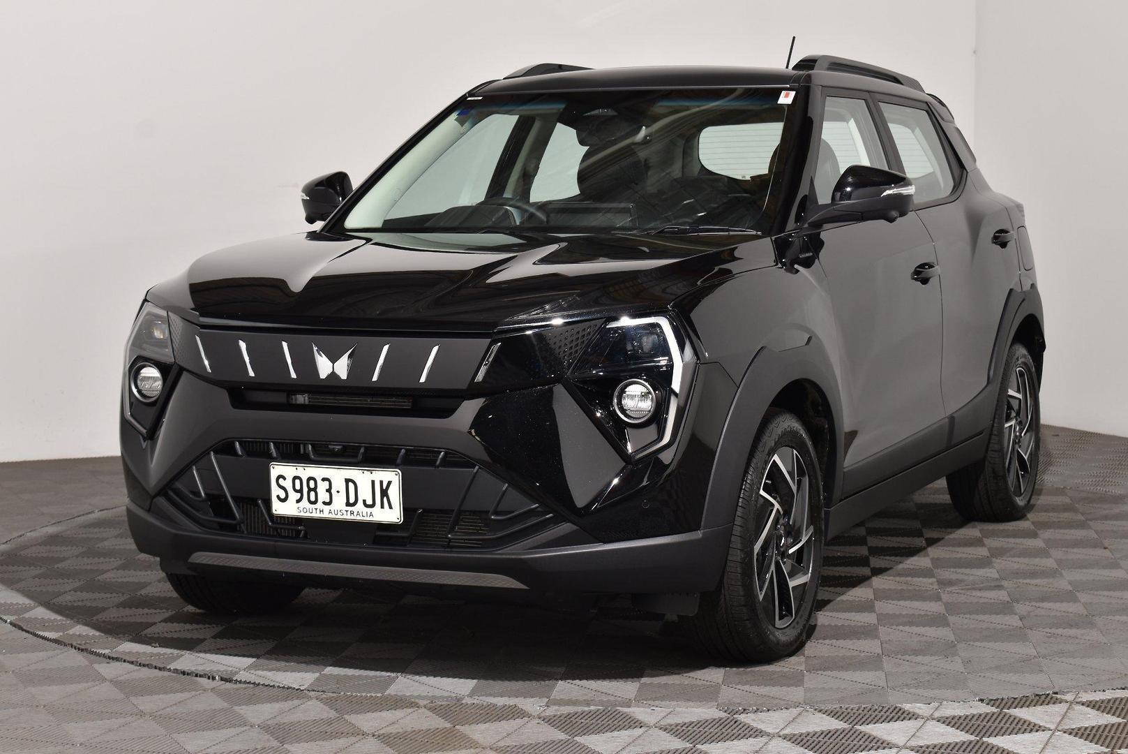 2025 Mahindra XUV3XO AX7L — photo 11