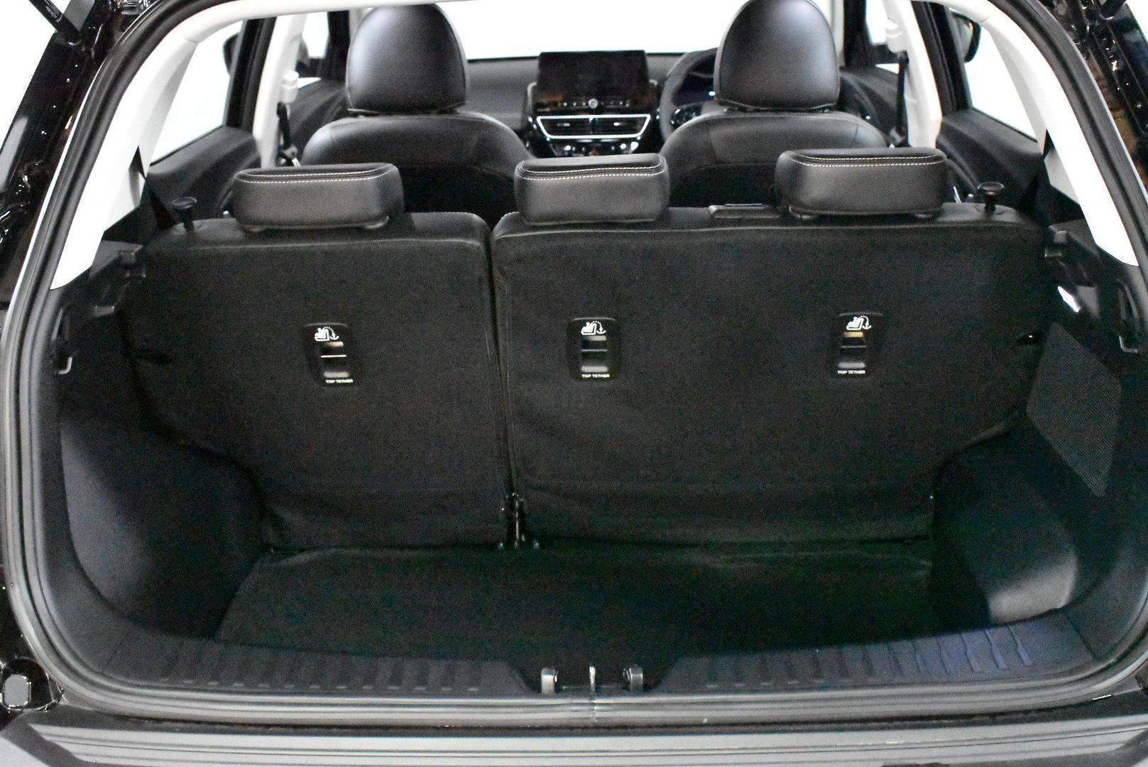2025 Mahindra XUV3XO AX7L — photo 14