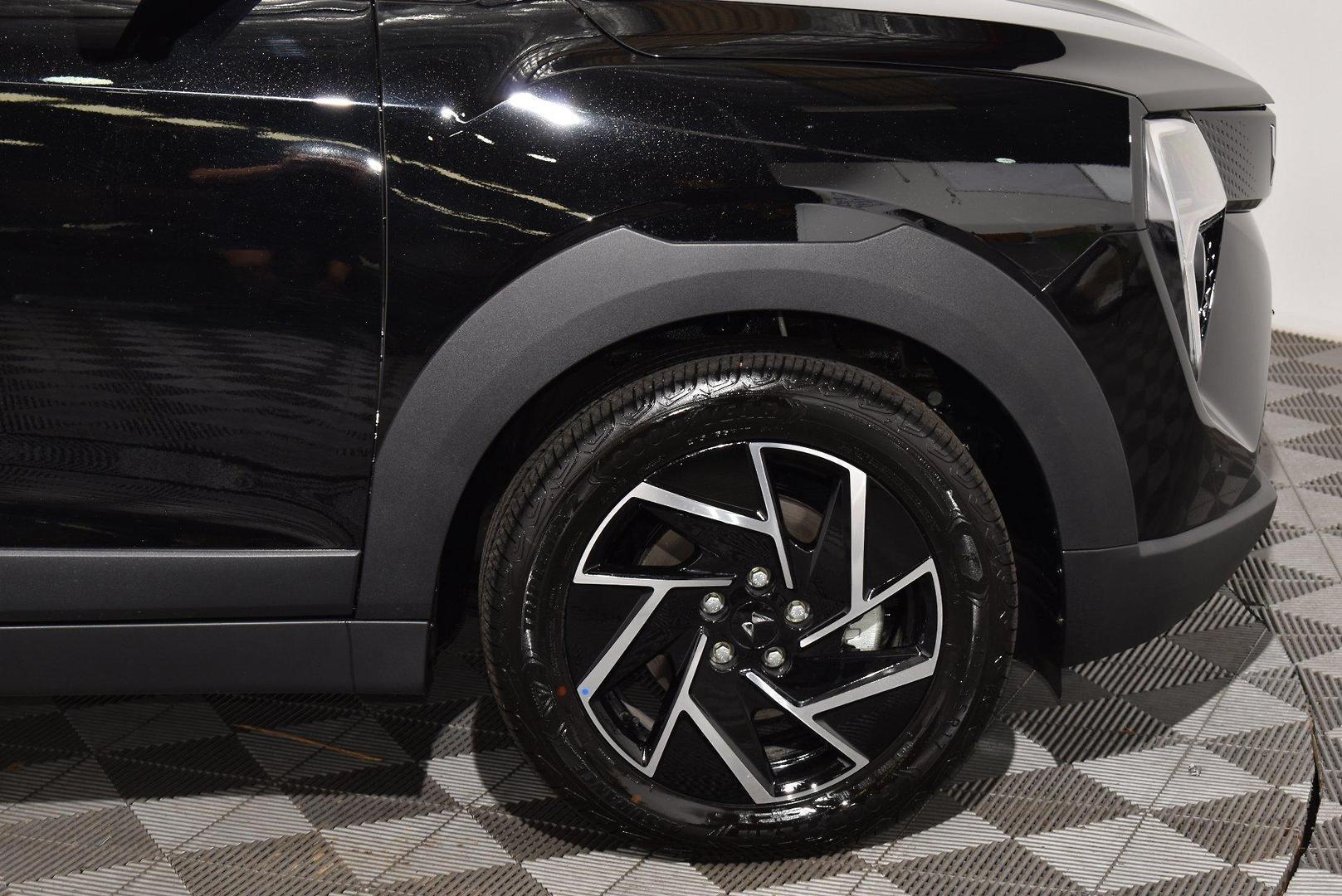 2025 Mahindra XUV3XO AX7L — photo 16