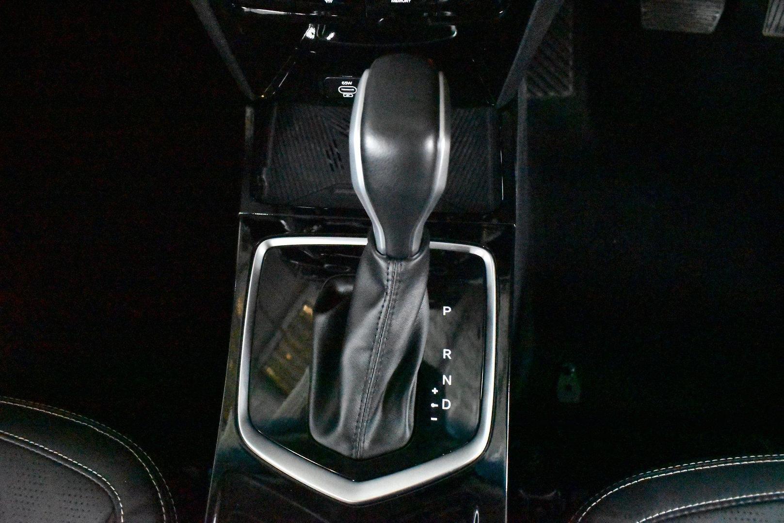 2025 Mahindra XUV3XO AX7L — photo 18