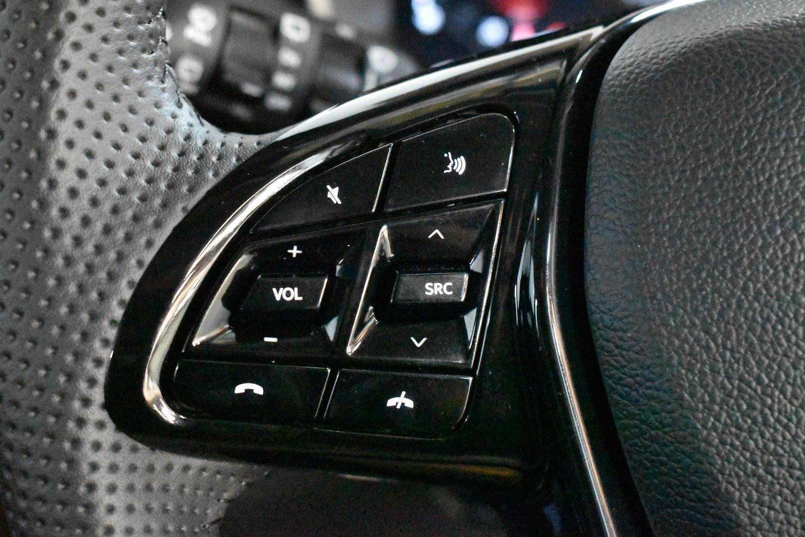 2025 Mahindra XUV3XO AX7L — photo 19