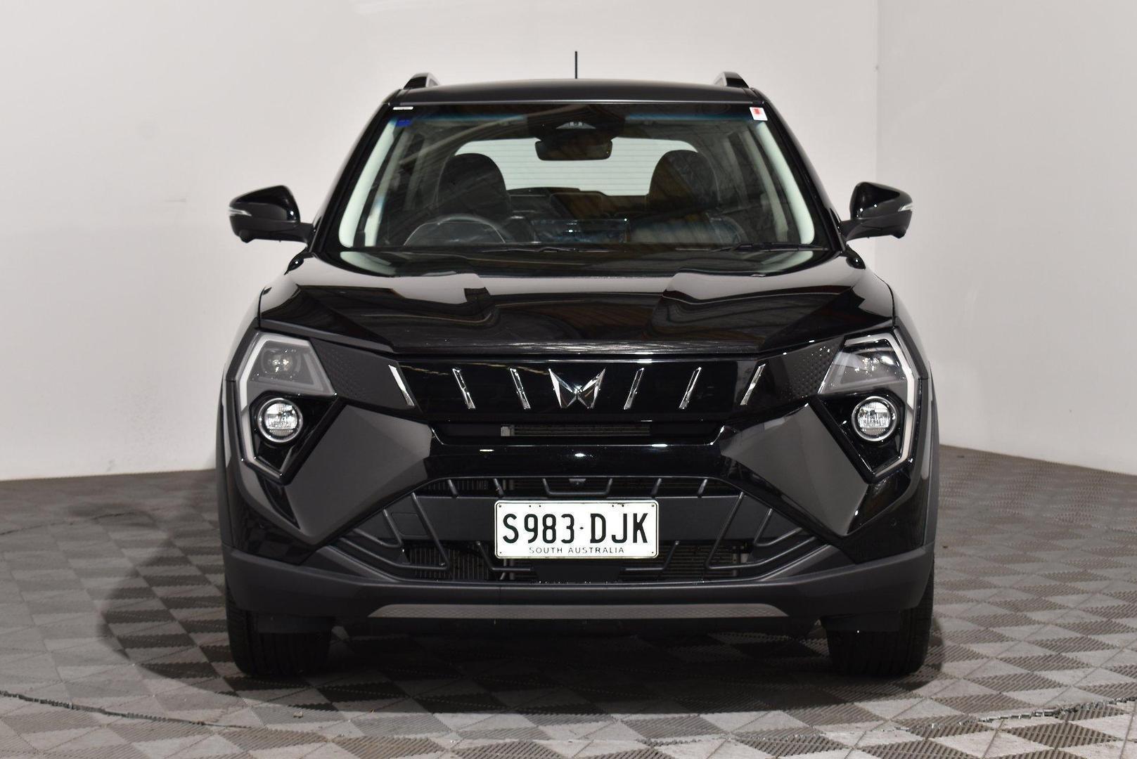 2025 Mahindra XUV3XO AX7L — photo 3