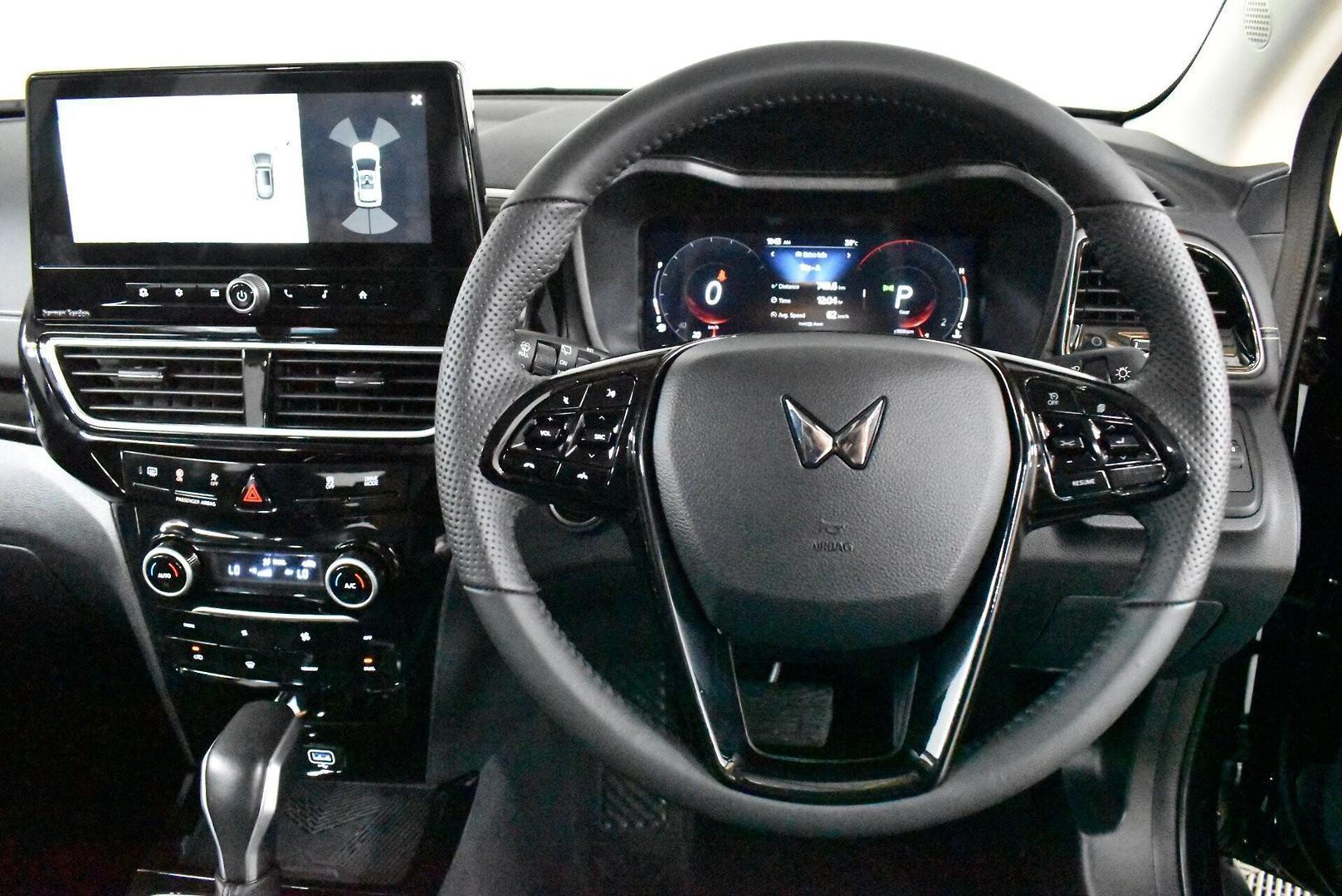 2025 Mahindra XUV3XO AX7L — photo 5