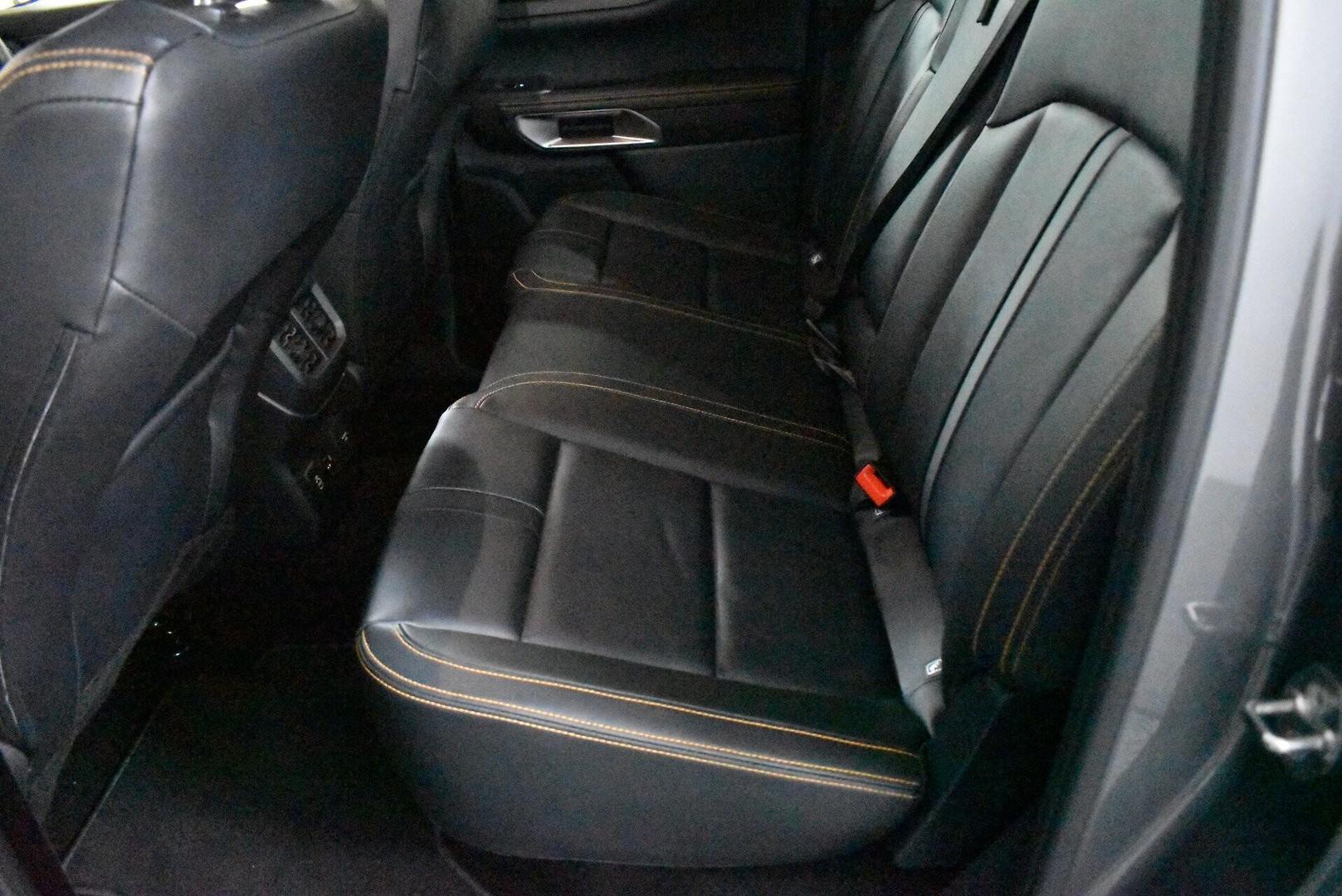 2025 Mahindra XUV3XO AX7L — photo 6