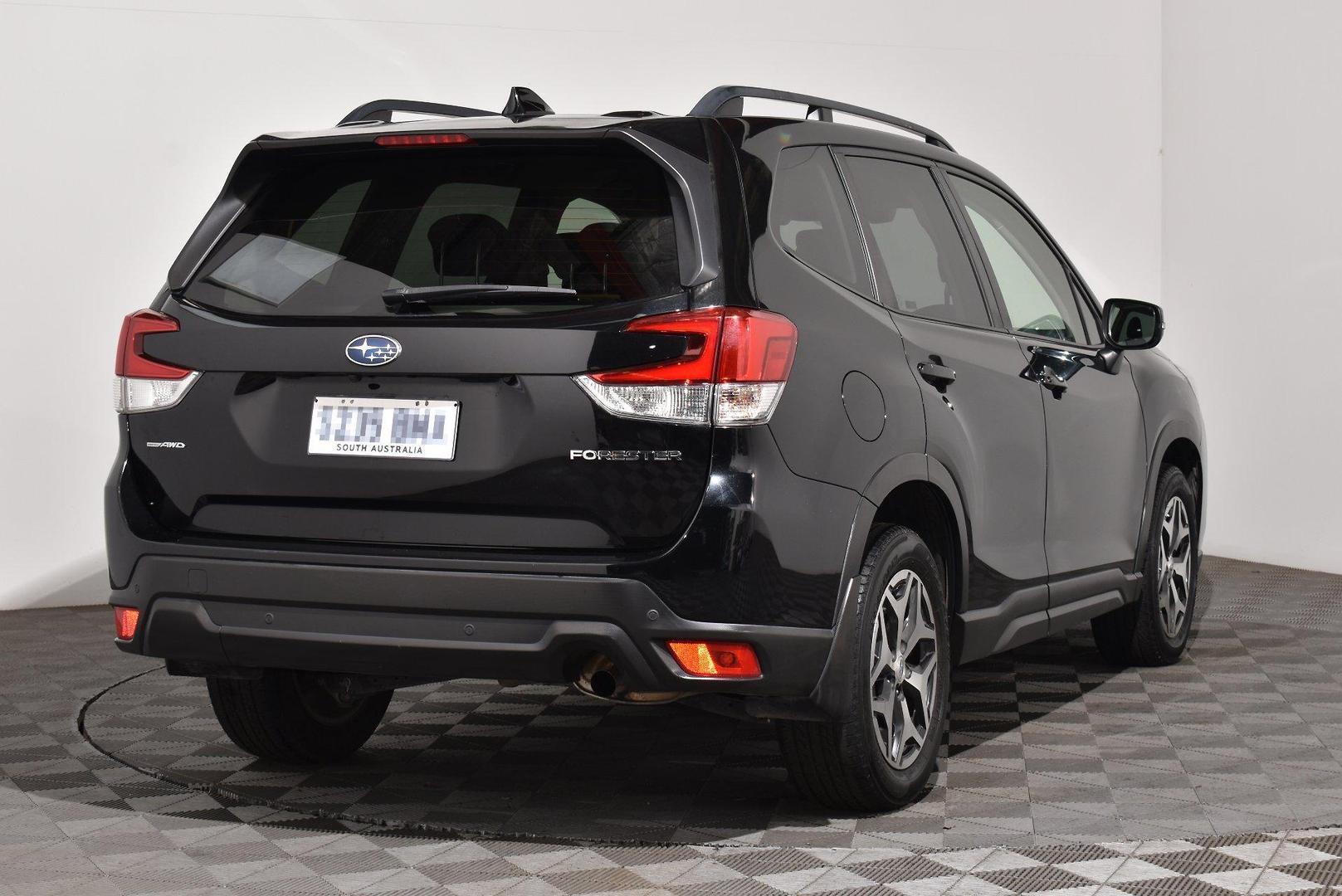 2019 Subaru Forester 25iL — photo 13