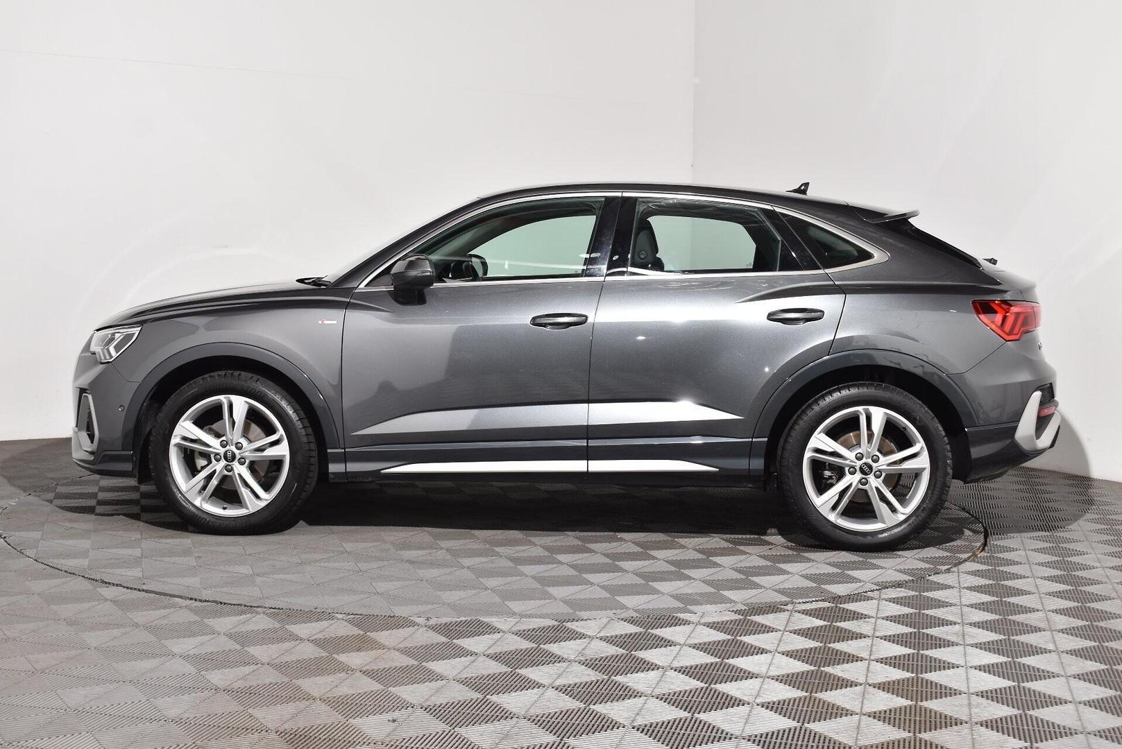 2022 Audi Q3 35 TFSI S line — photo 10