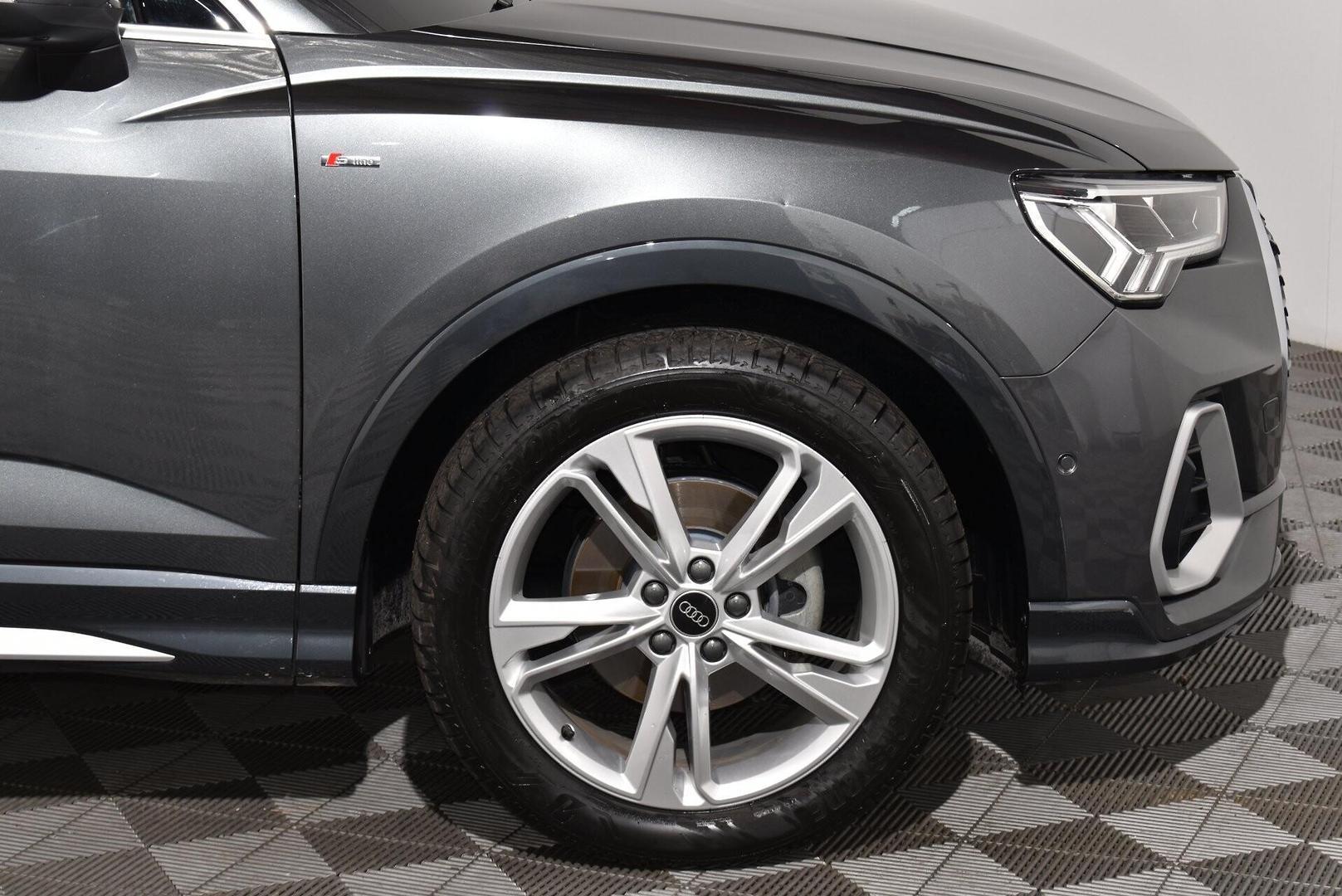 2022 Audi Q3 35 TFSI S line — photo 17