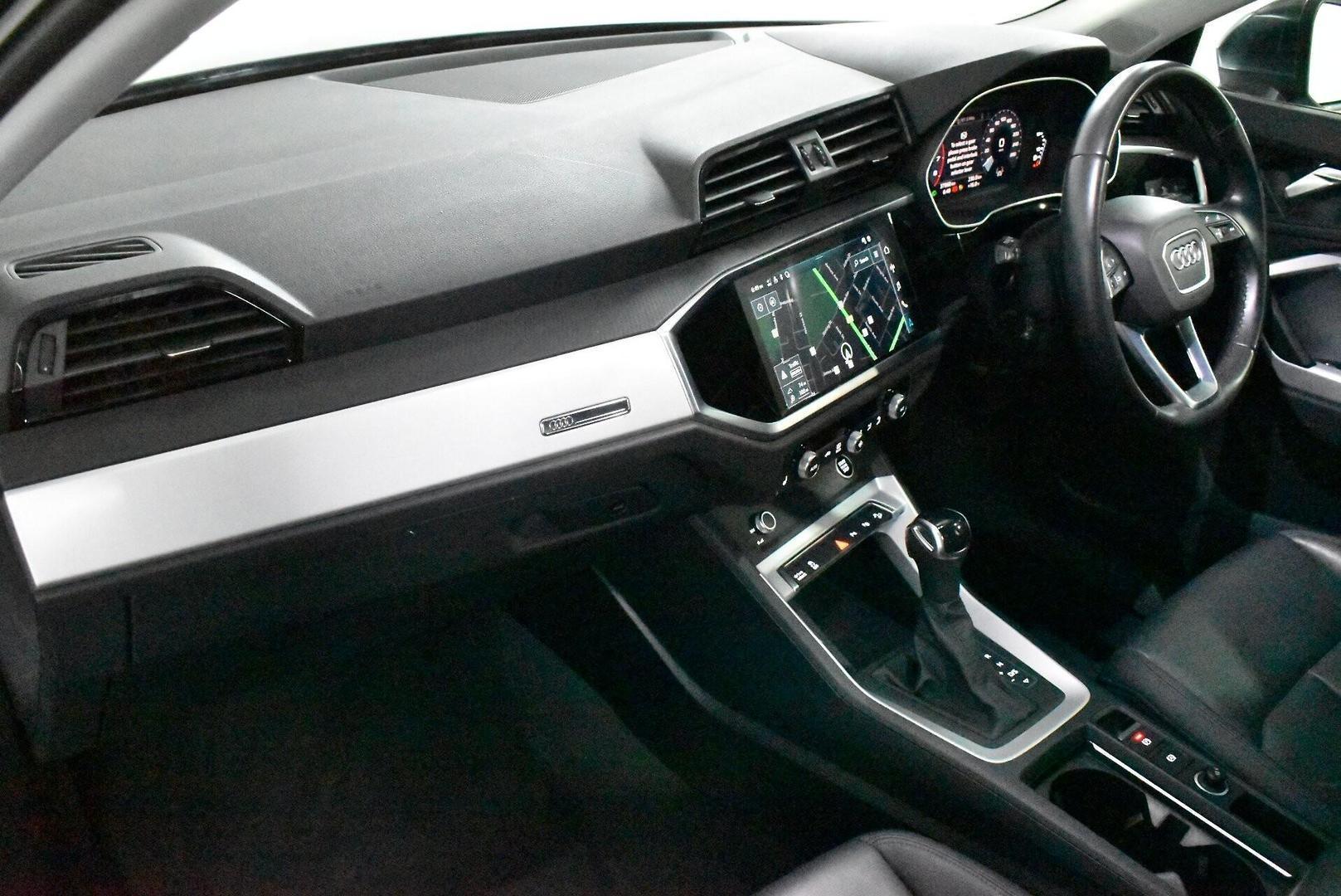 2022 Audi Q3 35 TFSI S line — photo 6