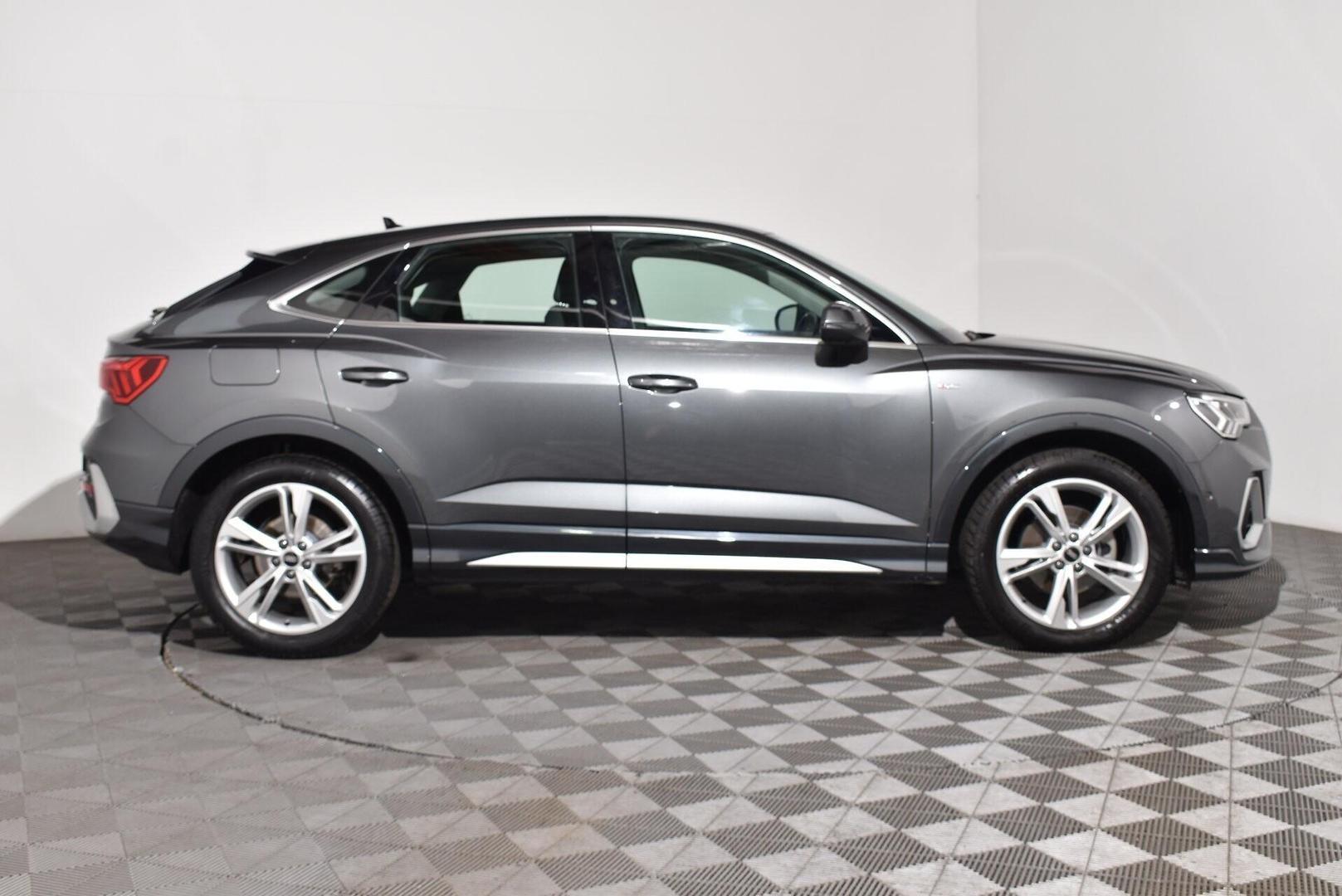 2022 Audi Q3 35 TFSI S line — photo 9