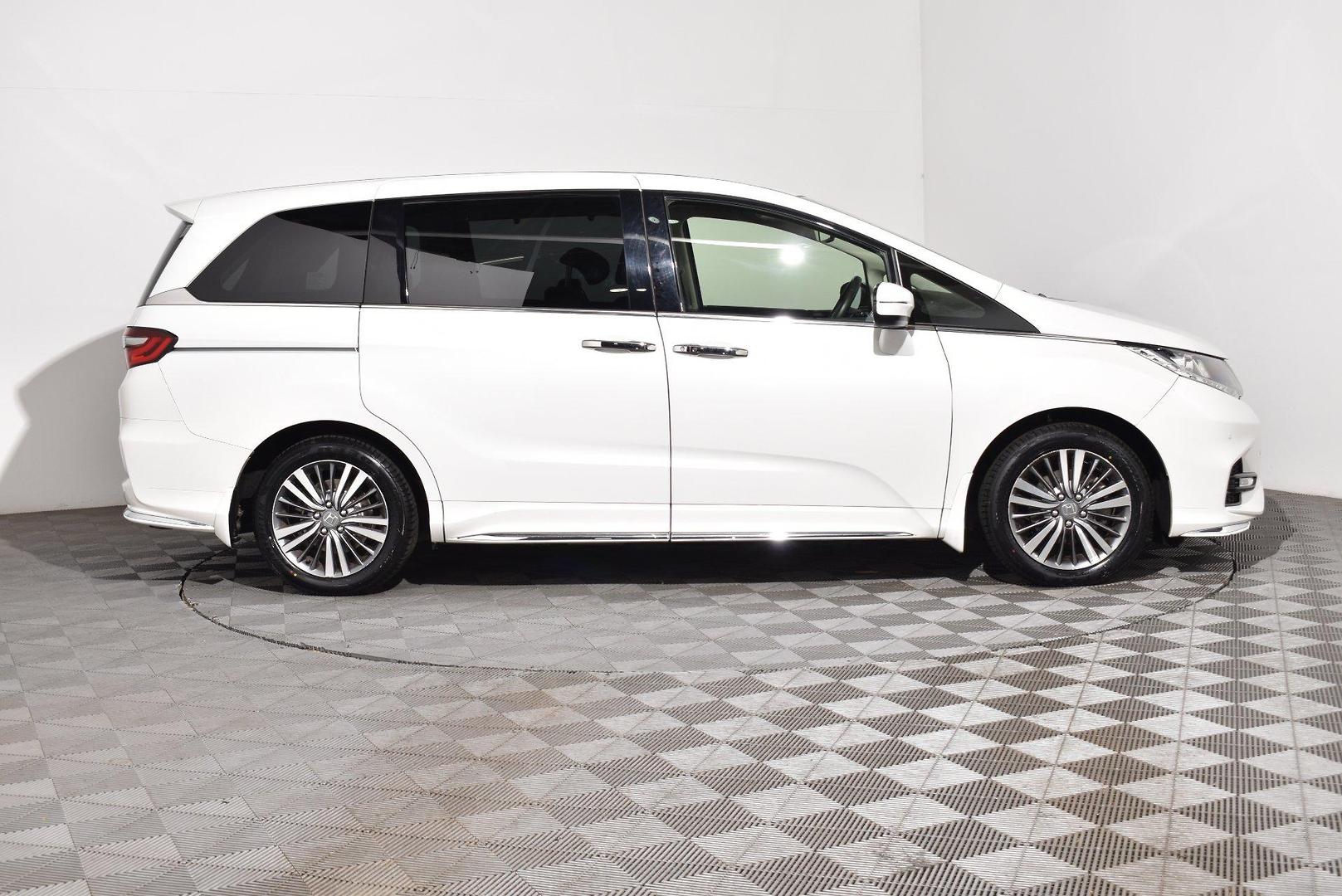 2018 Honda Odyssey VTiL — photo 12