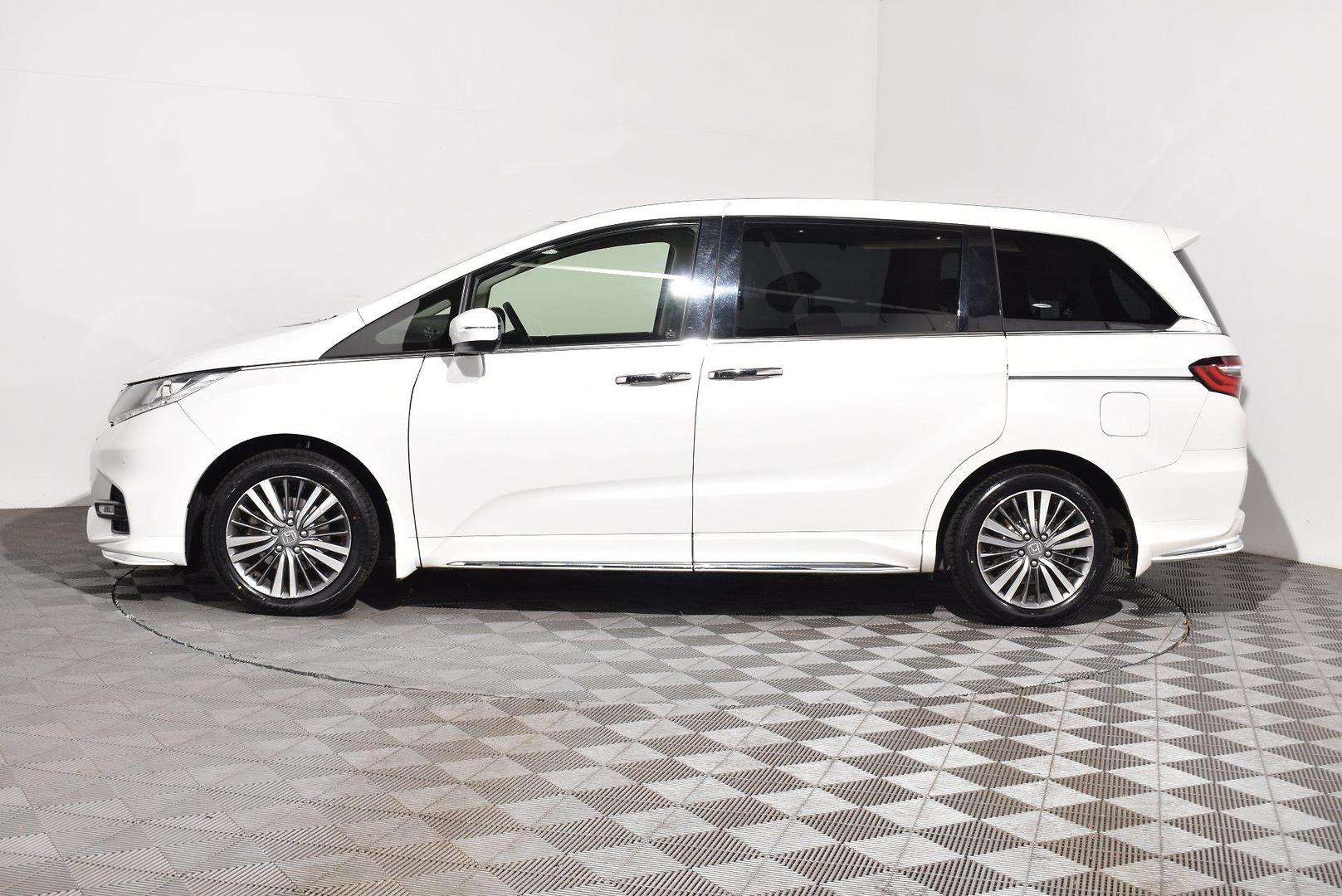 2018 Honda Odyssey VTiL — photo 13