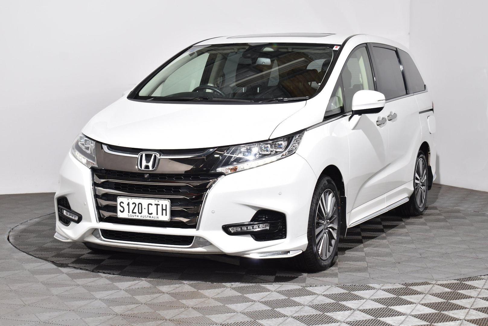 2018 Honda Odyssey VTiL — photo 15