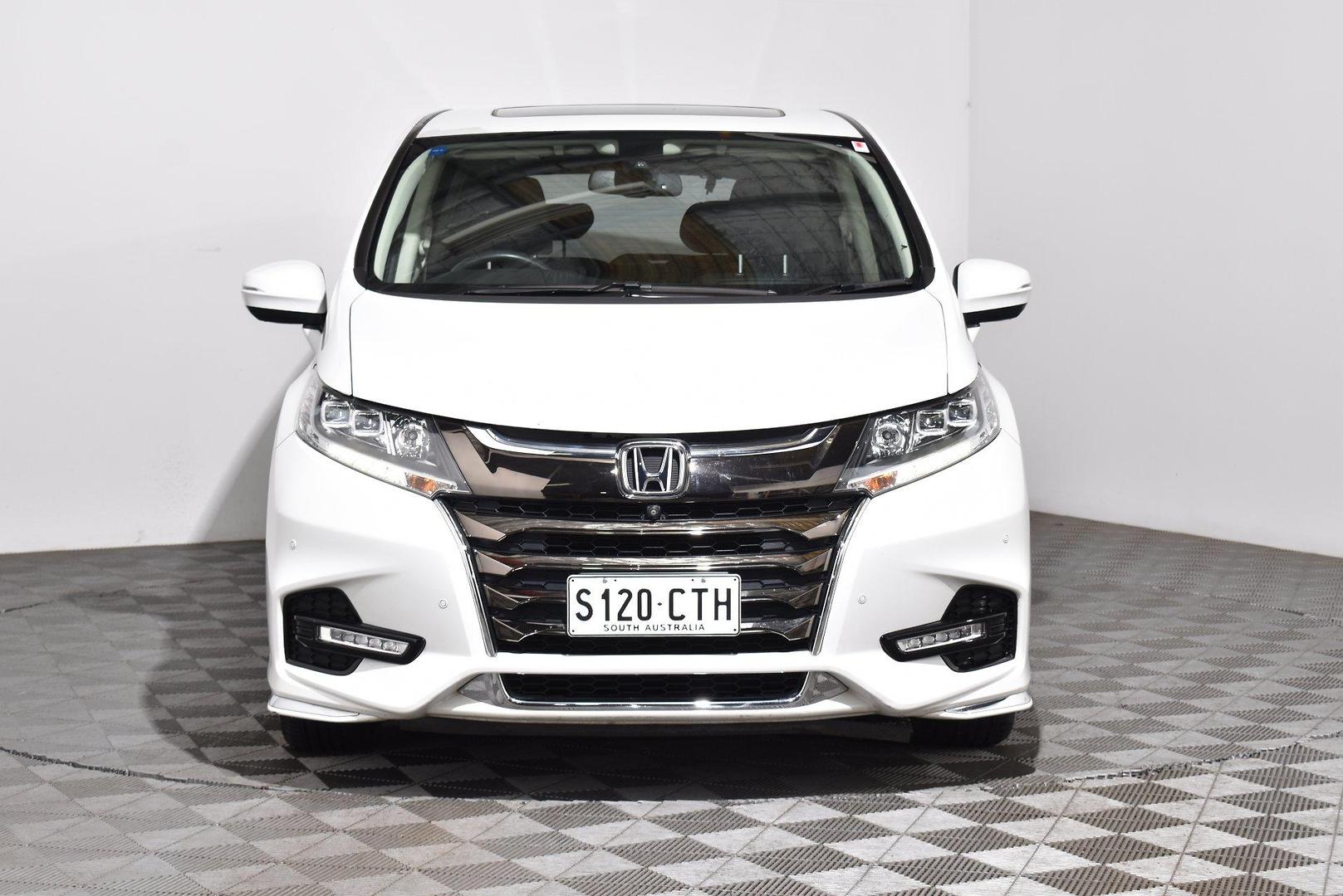 2018 Honda Odyssey VTiL — photo 3
