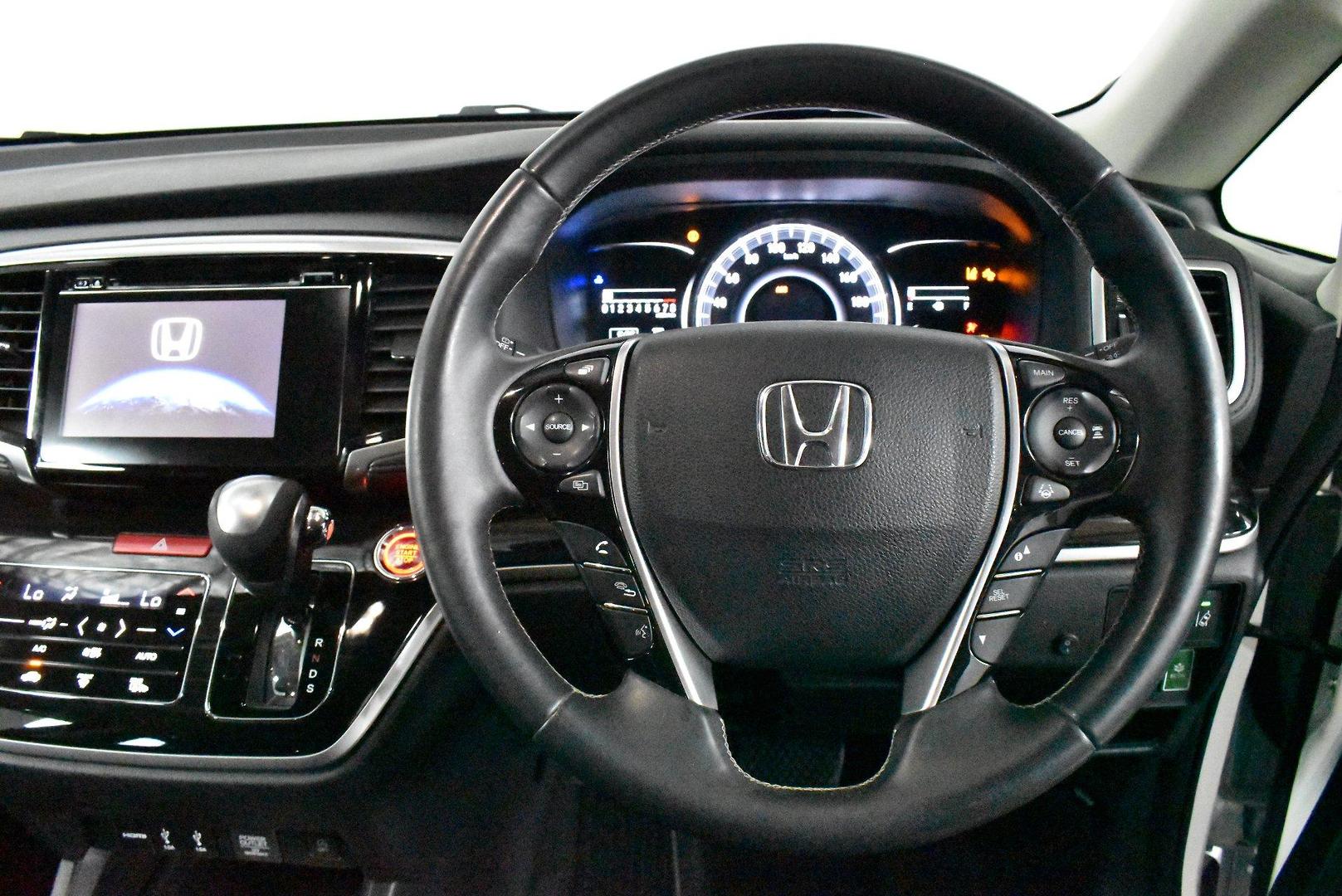 2018 Honda Odyssey VTiL — photo 5