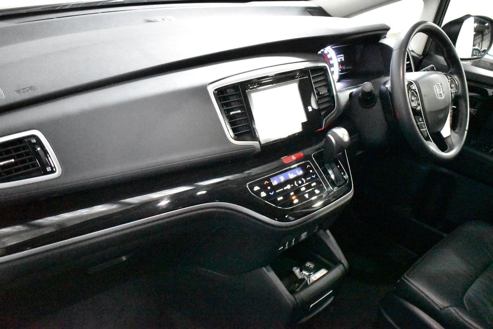 2018 Honda Odyssey VTiL — photo 6