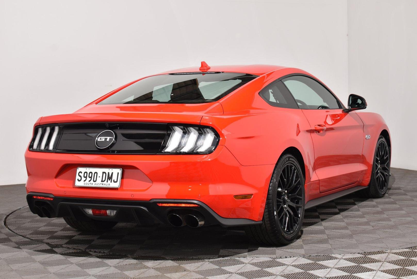 2021 Ford Mustang GT — photo 2
