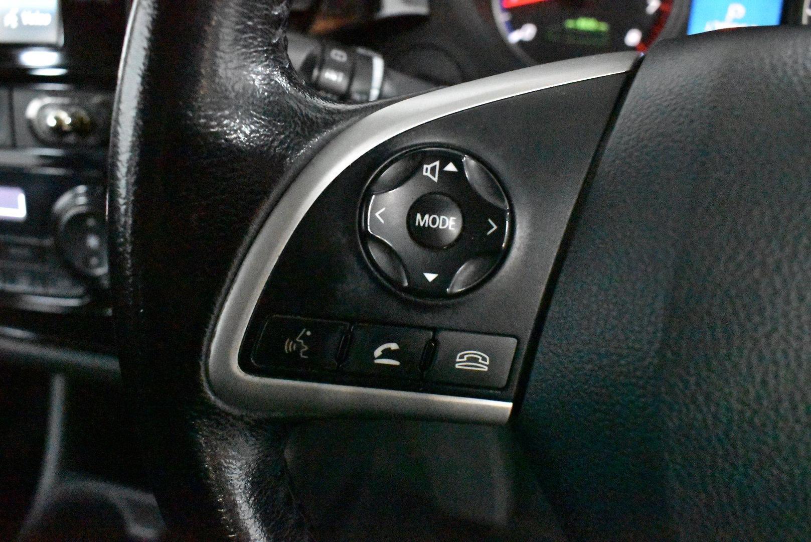 2014 Mitsubishi Outlander ES — photo 21