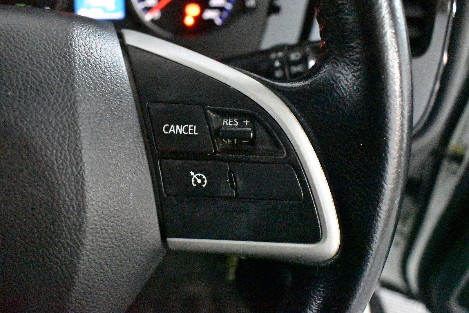 2014 Mitsubishi Outlander ES — photo 22