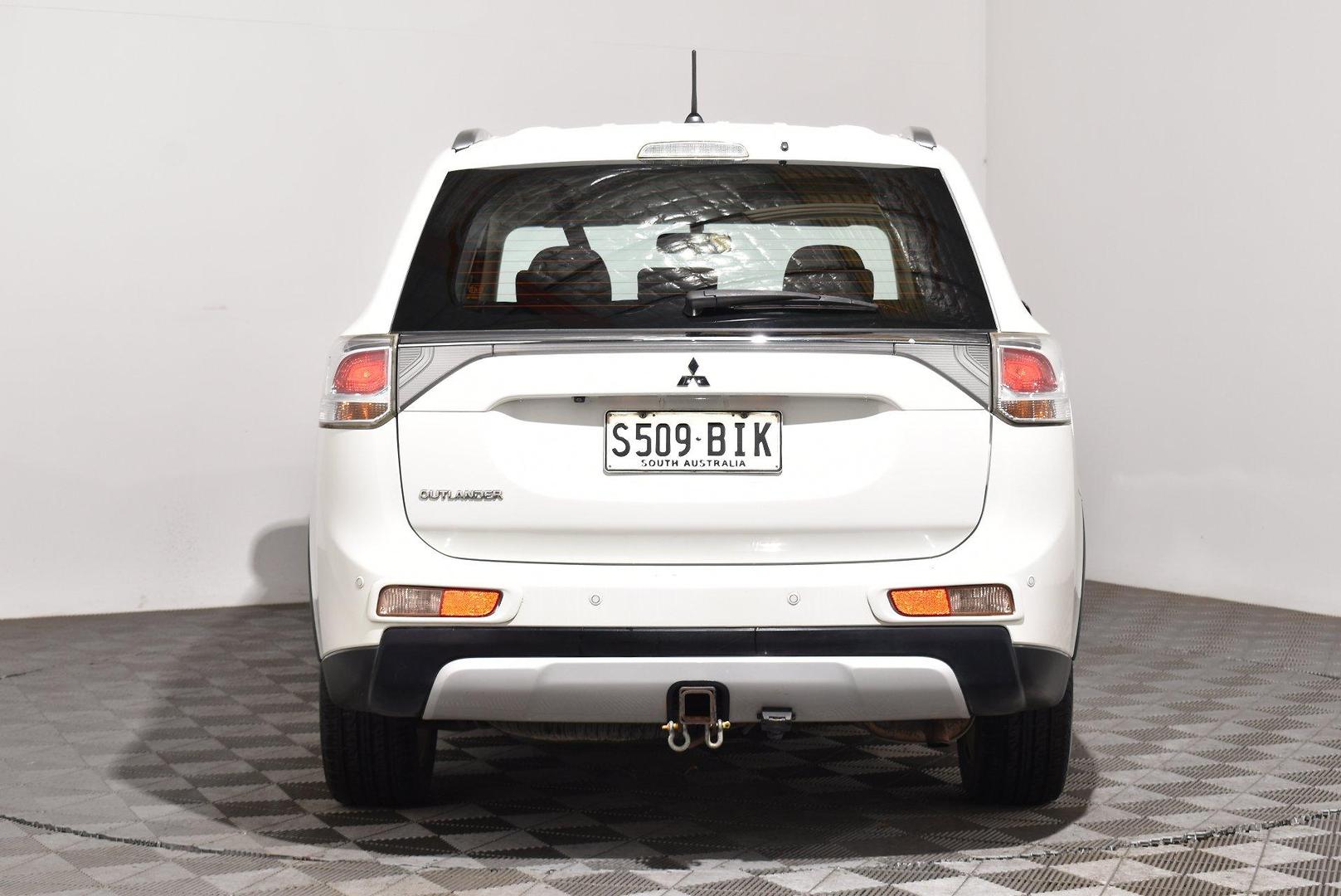 2014 Mitsubishi Outlander ES — photo 4