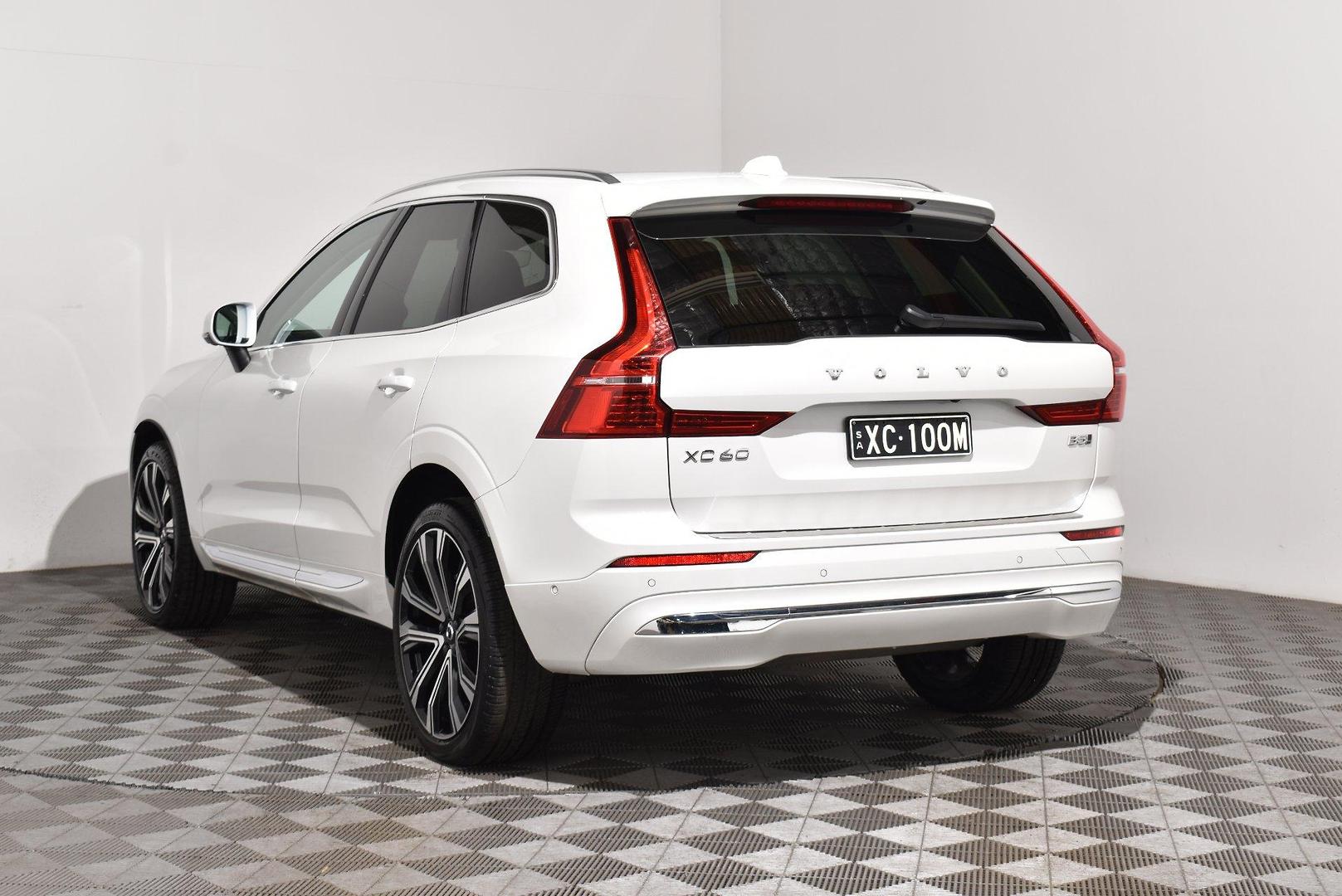 2021 Volvo XC60 B5 Inscription — photo 2