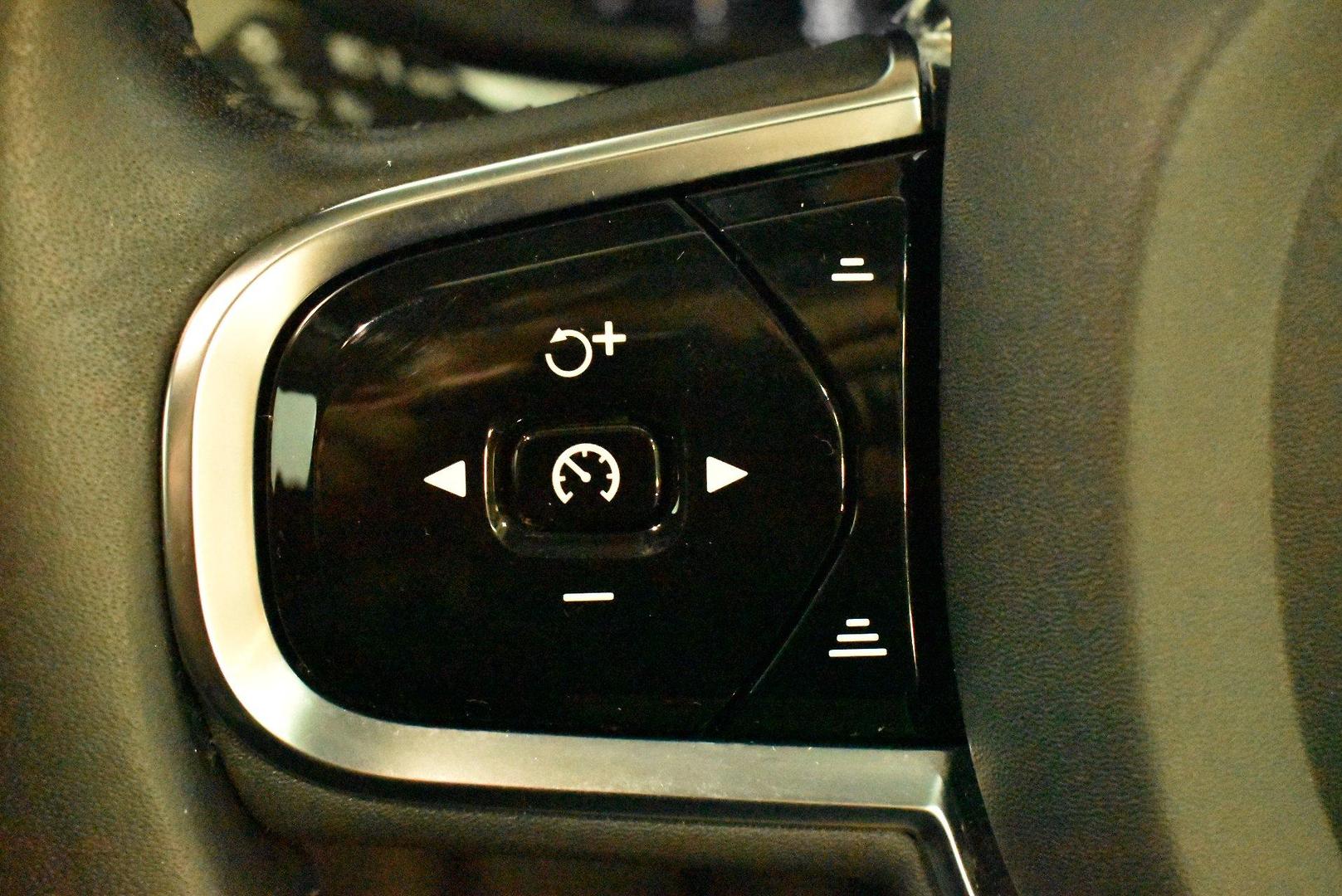 2021 Volvo XC60 B5 Inscription — photo 21