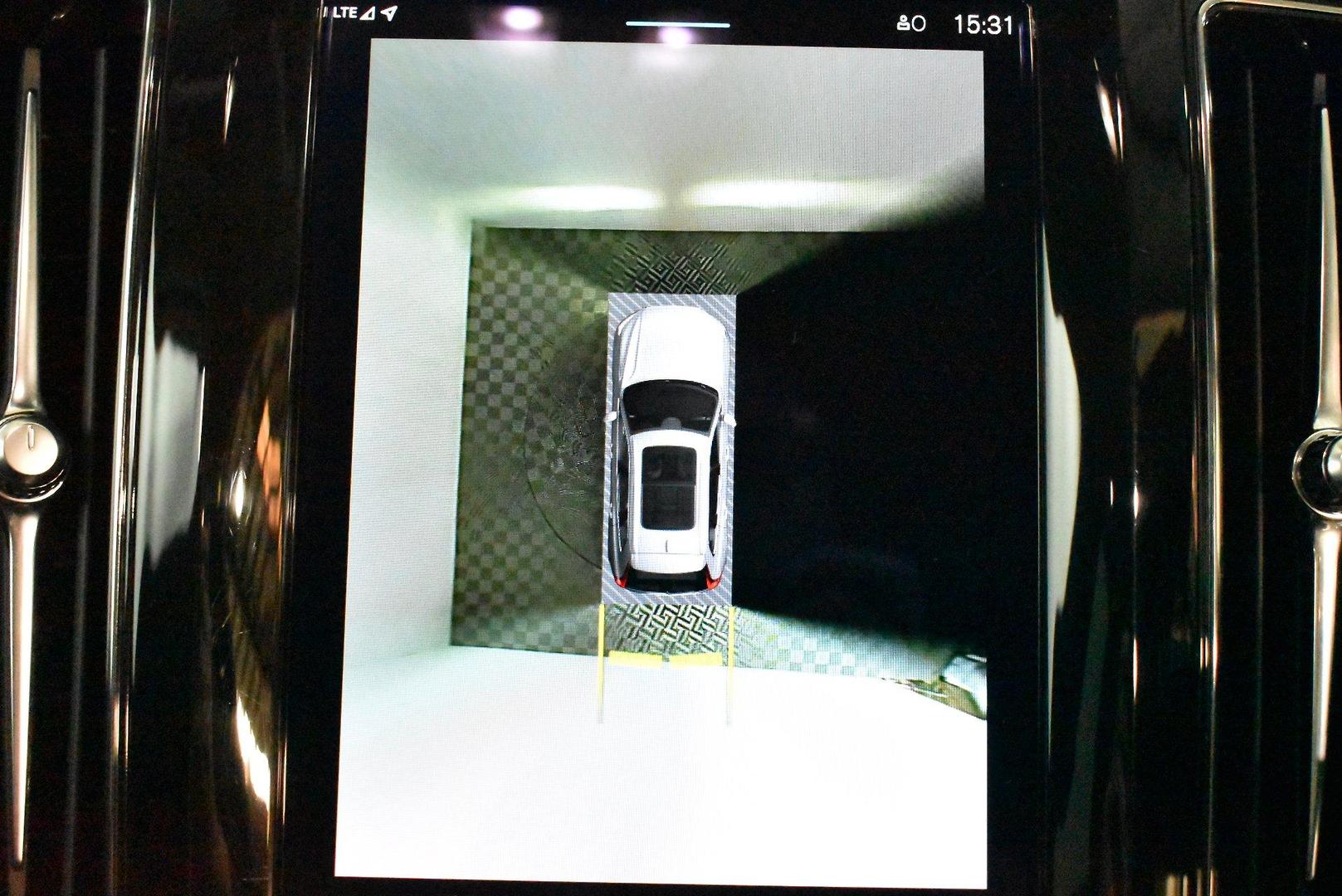 2021 Volvo XC60 B5 Inscription — photo 24