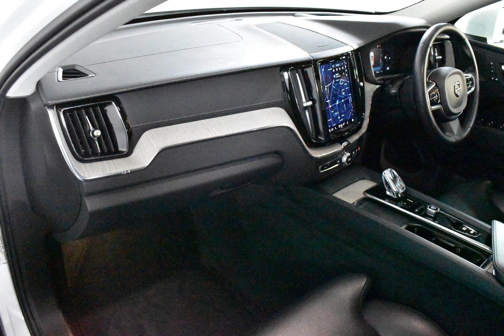 2021 Volvo XC60 B5 Inscription — photo 6