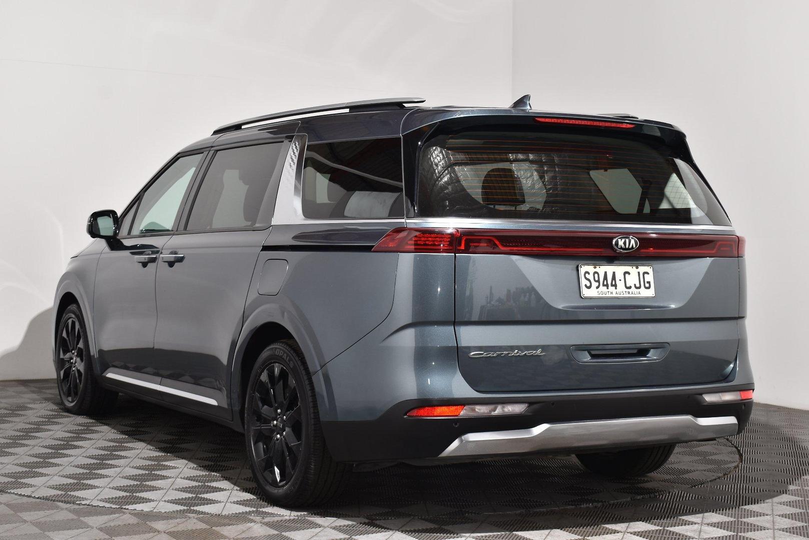 2020 Kia Carnival Platinum — photo 2
