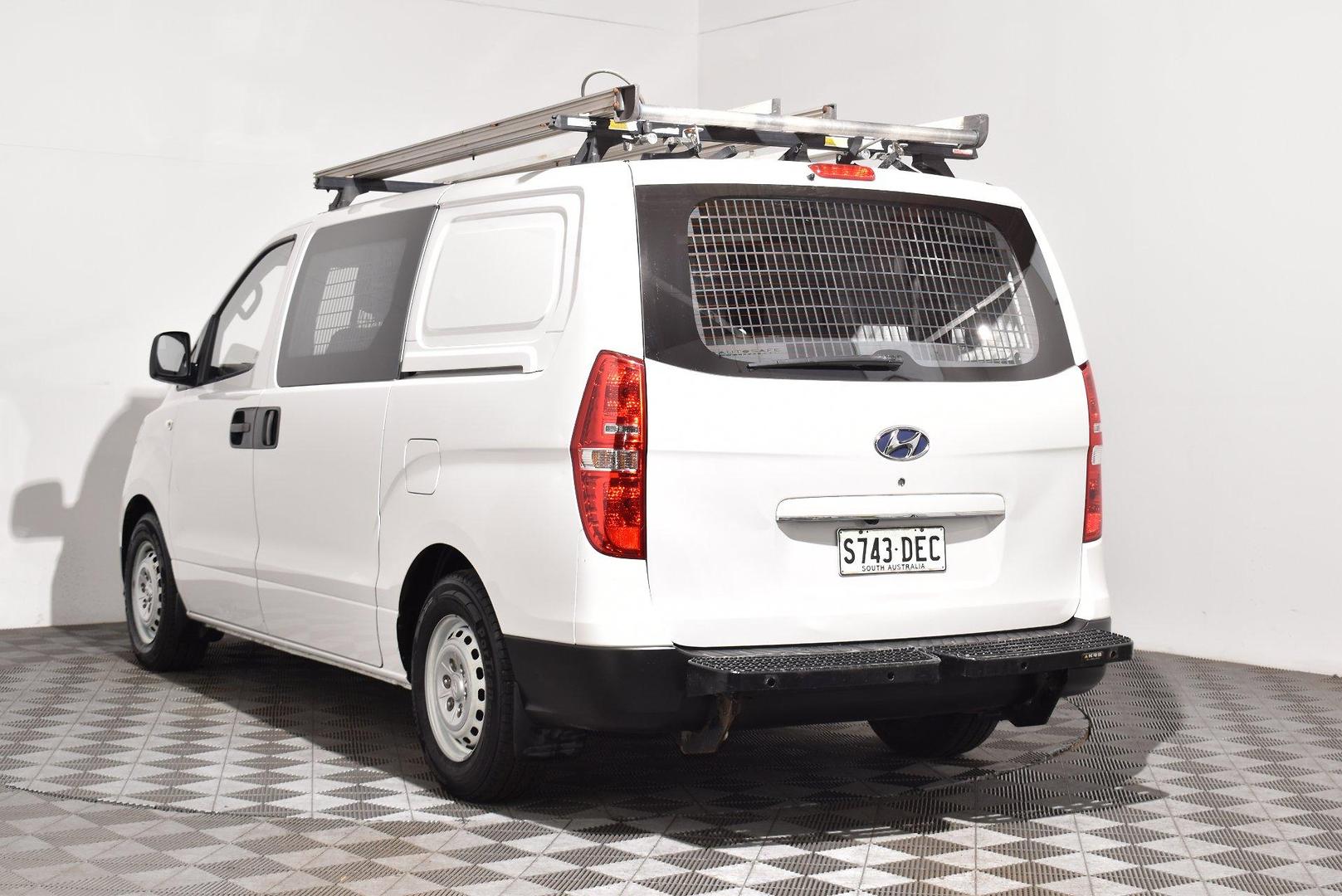 2019 Hyundai iLoad — photo 2