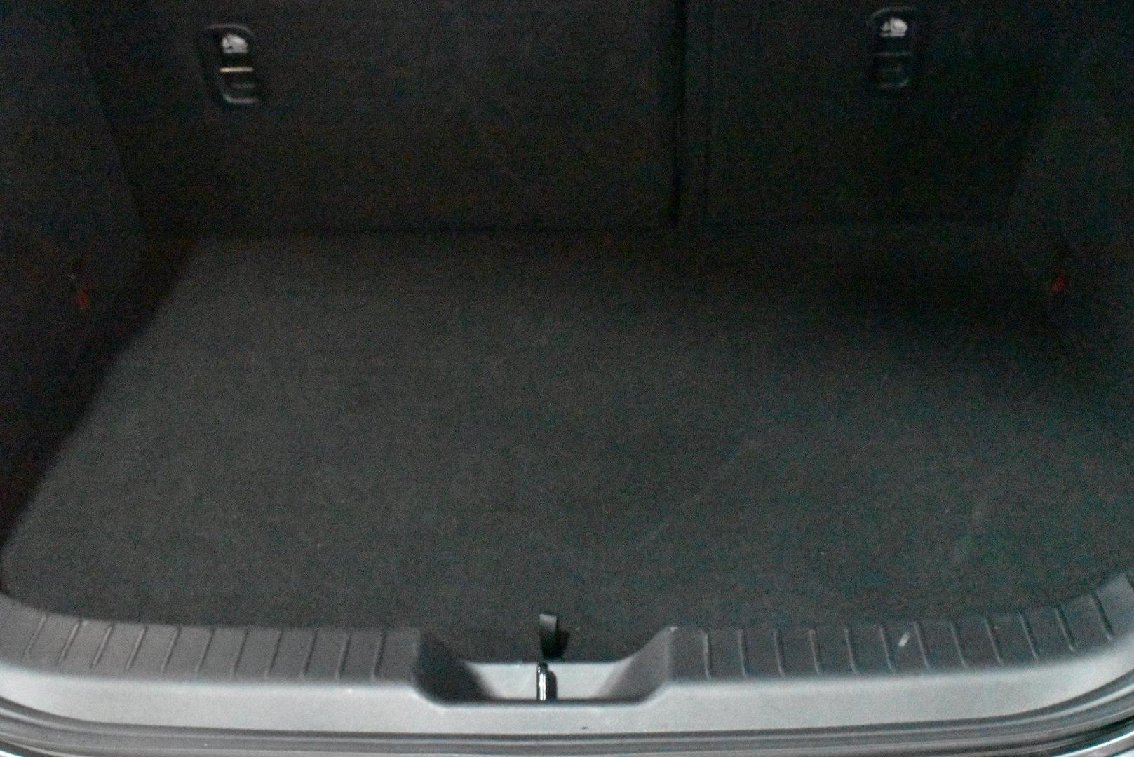 2023 Mazda MX-30 G20e Touring — photo 16