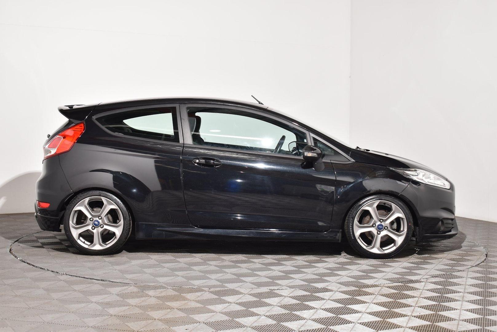 2015 Ford Fiesta ST — photo 10