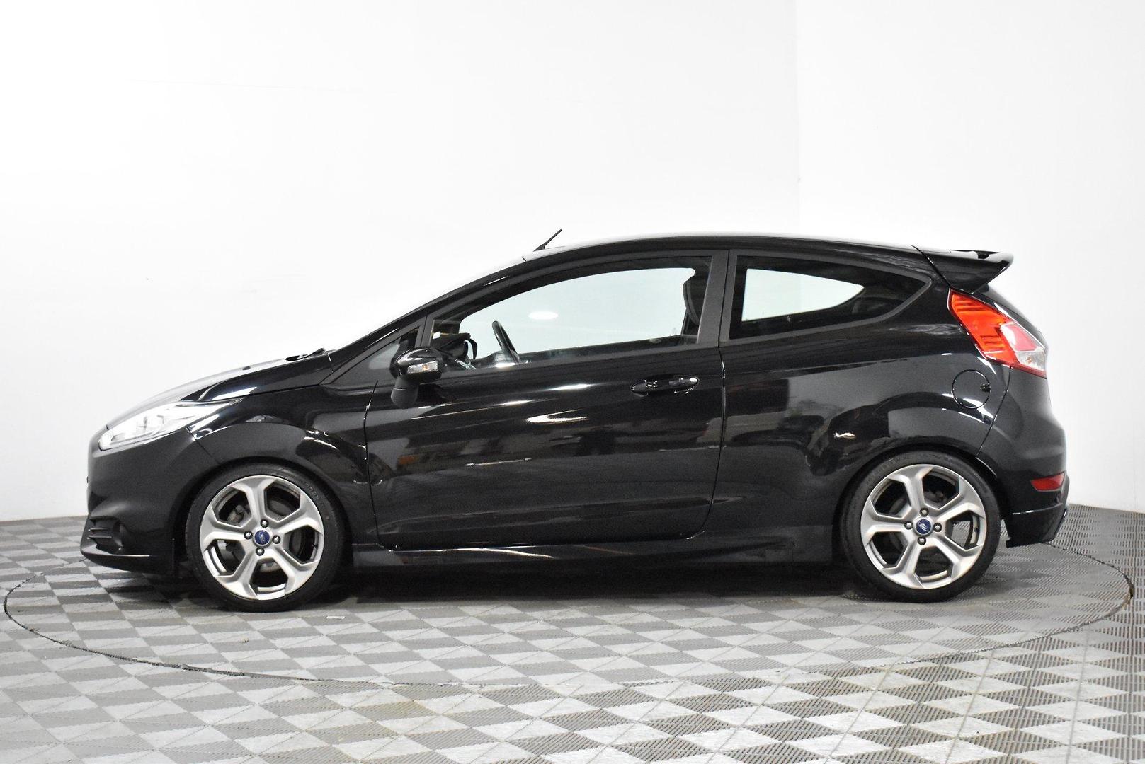 2015 Ford Fiesta ST — photo 11