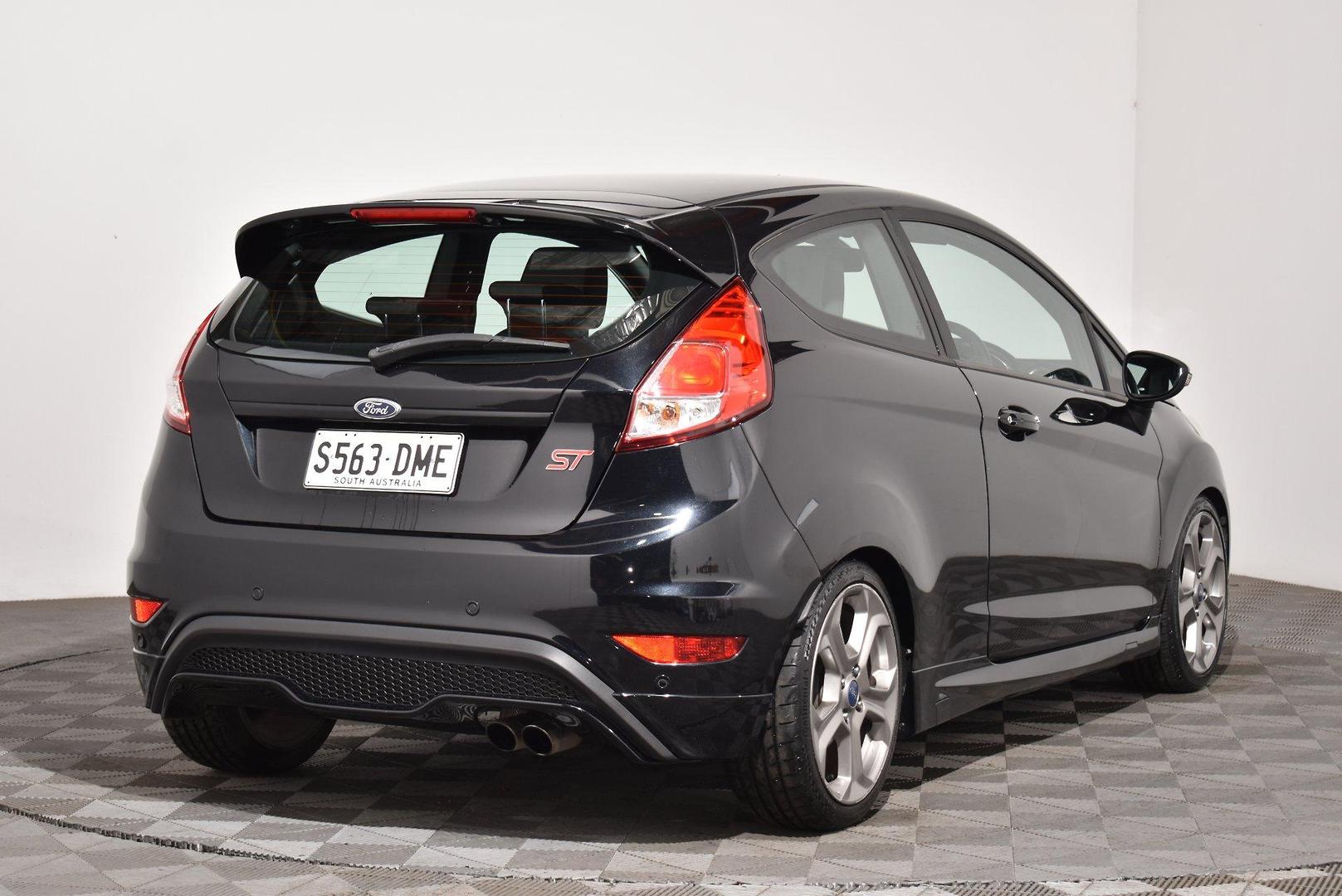 2015 Ford Fiesta ST — photo 14