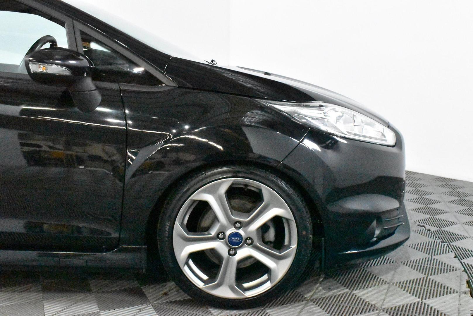 2015 Ford Fiesta ST — photo 18