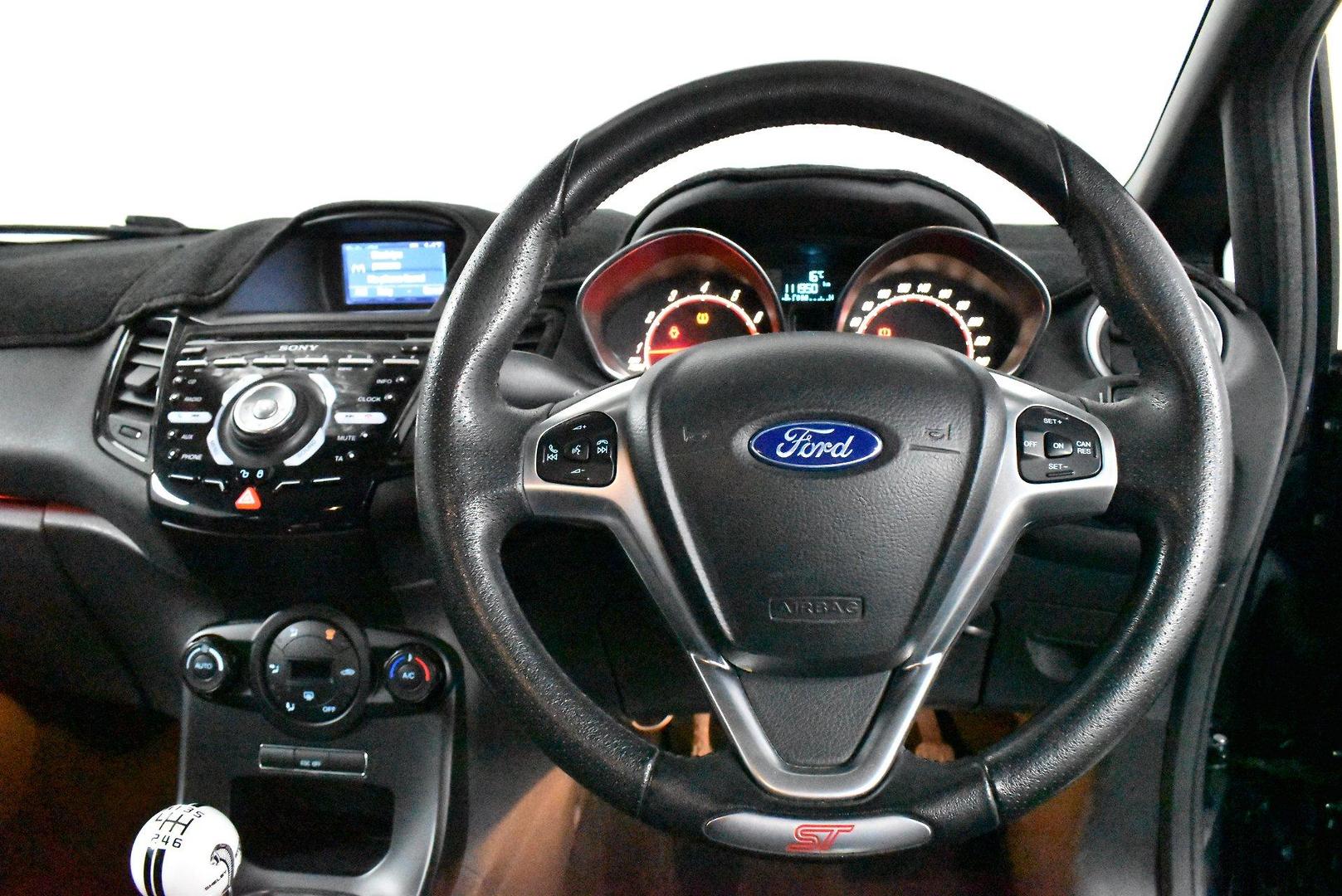 2015 Ford Fiesta ST — photo 5