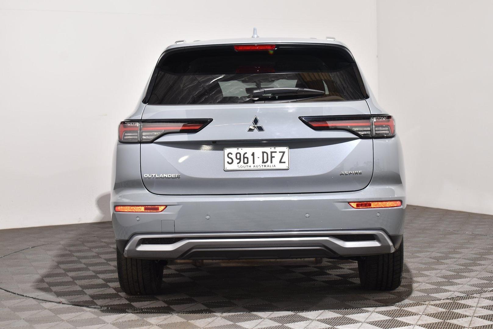 2025 Mitsubishi Outlander Aspire — photo 4