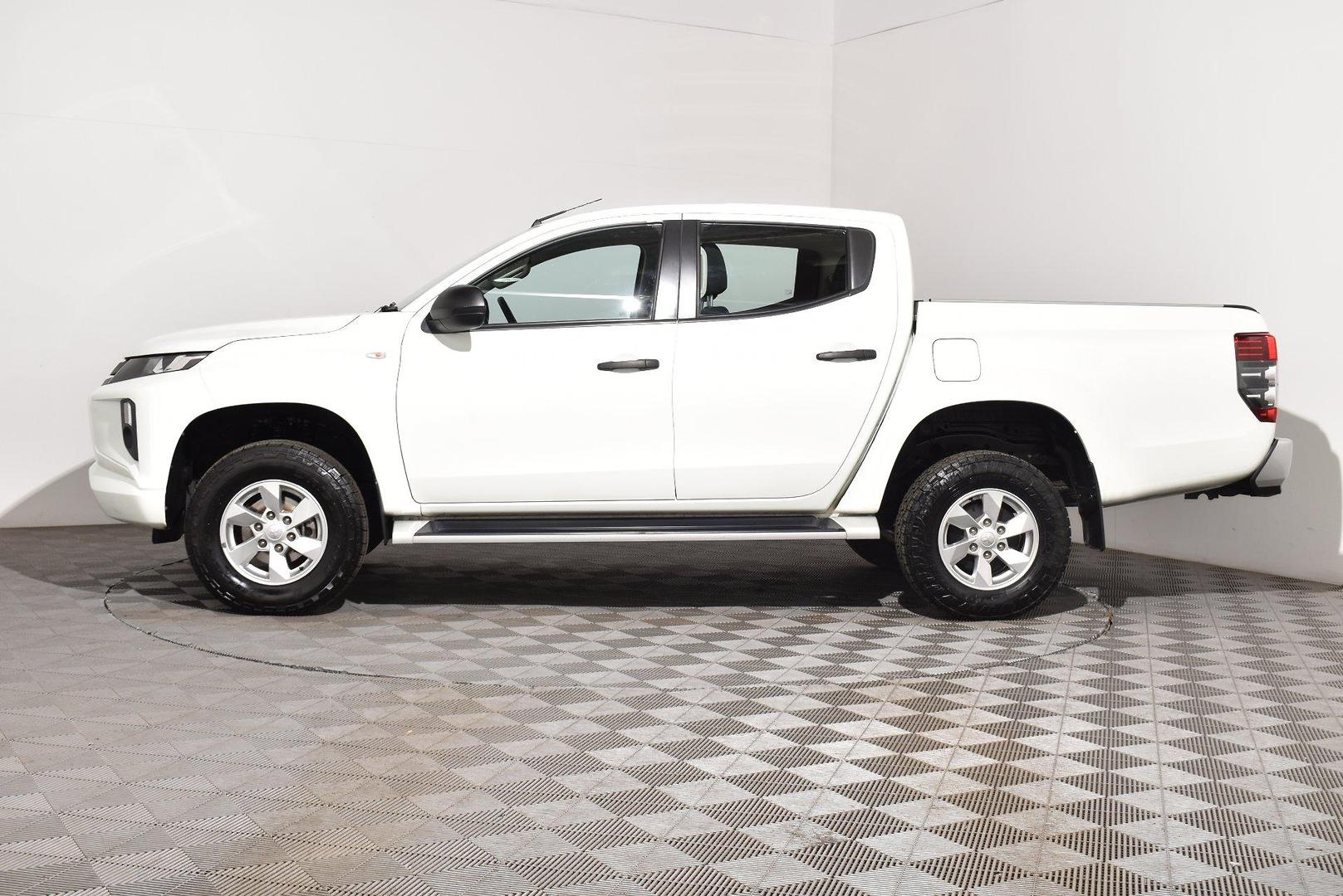 2019 Mitsubishi Triton GLX — photo 11