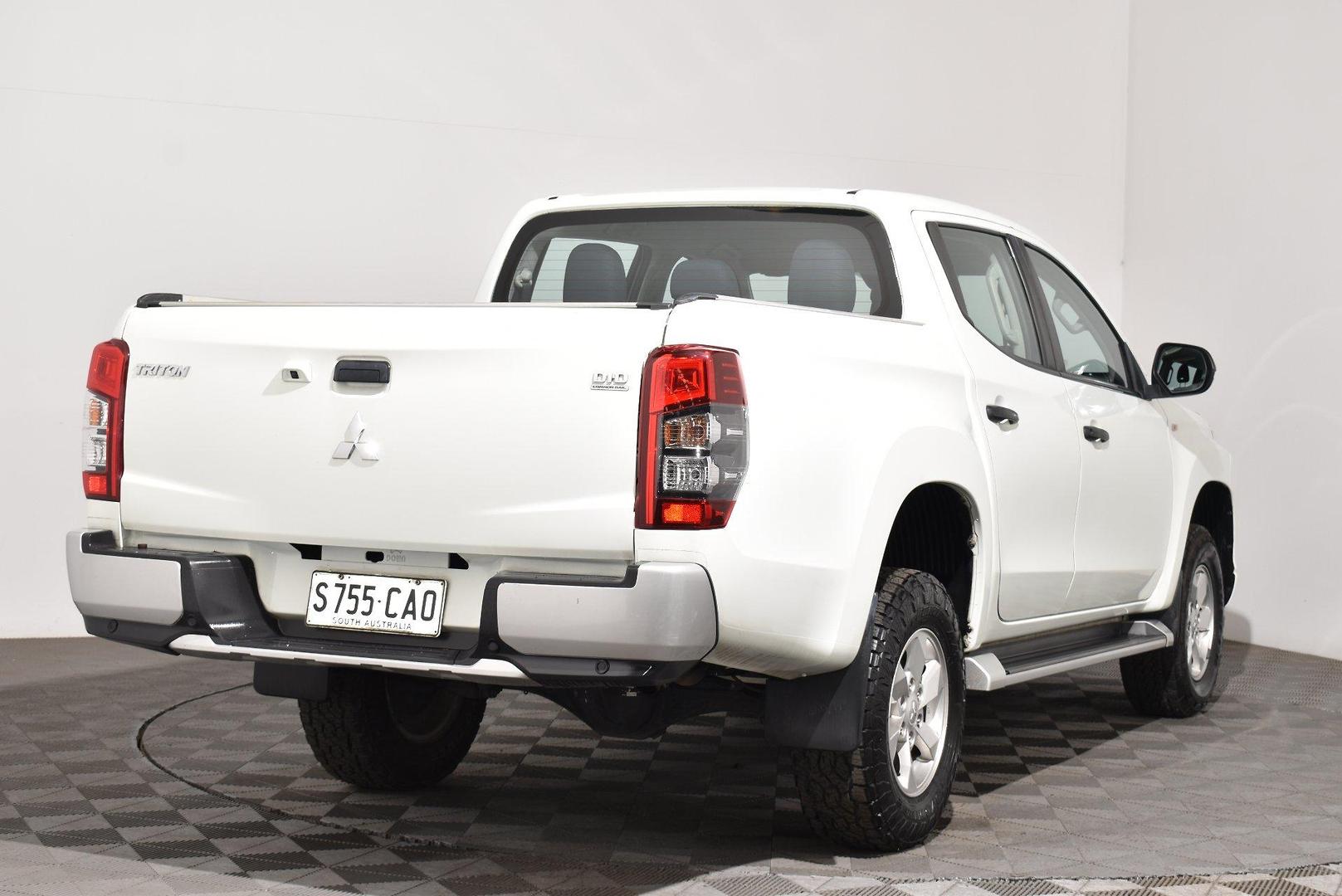 2019 Mitsubishi Triton GLX — photo 14