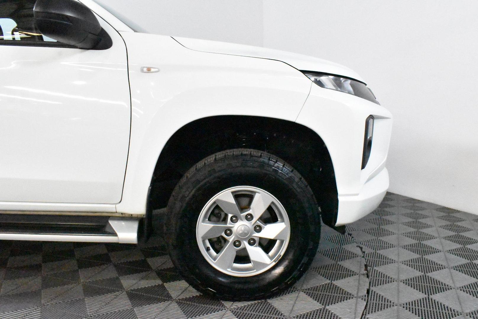 2019 Mitsubishi Triton GLX — photo 18