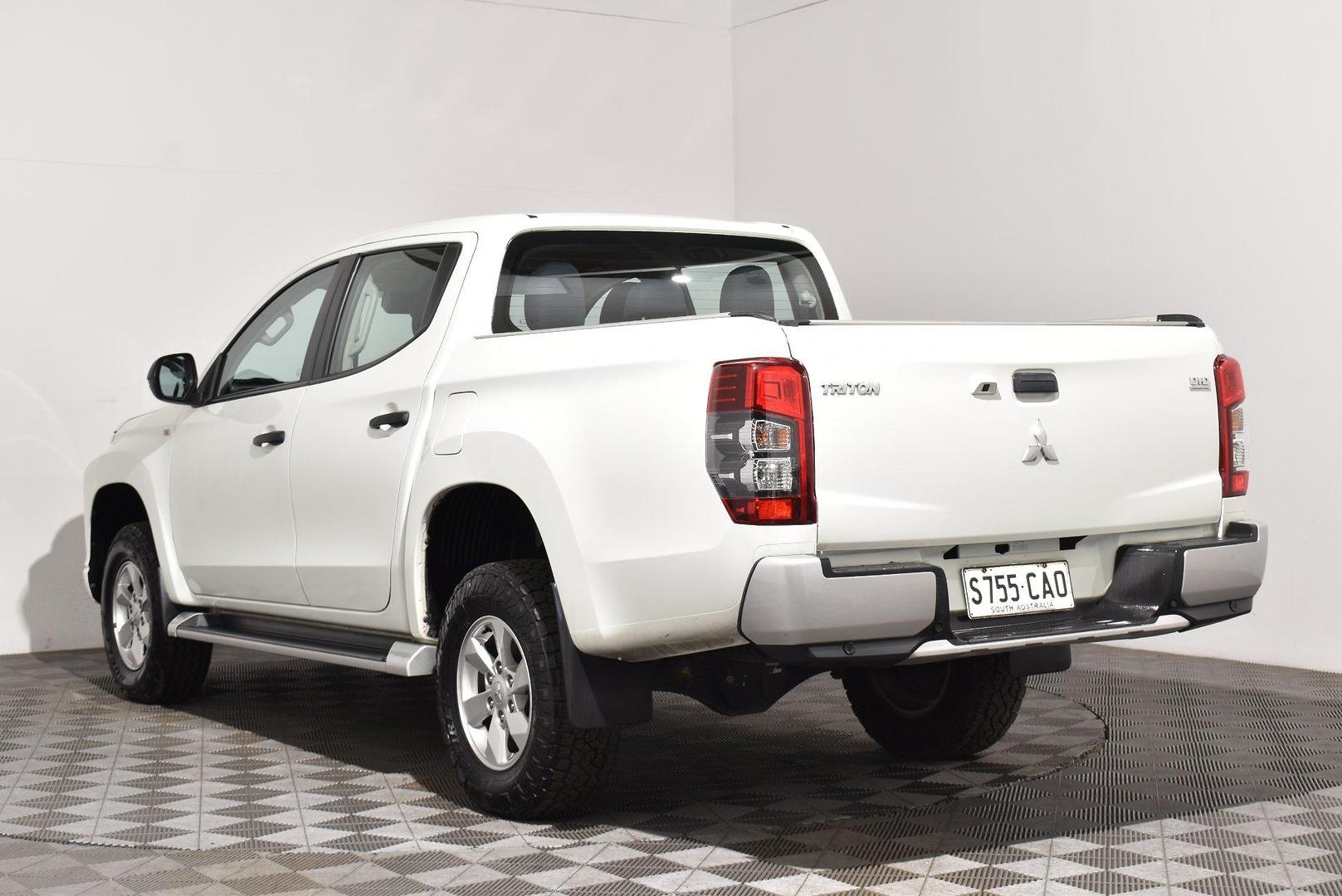 2019 Mitsubishi Triton GLX — photo 2